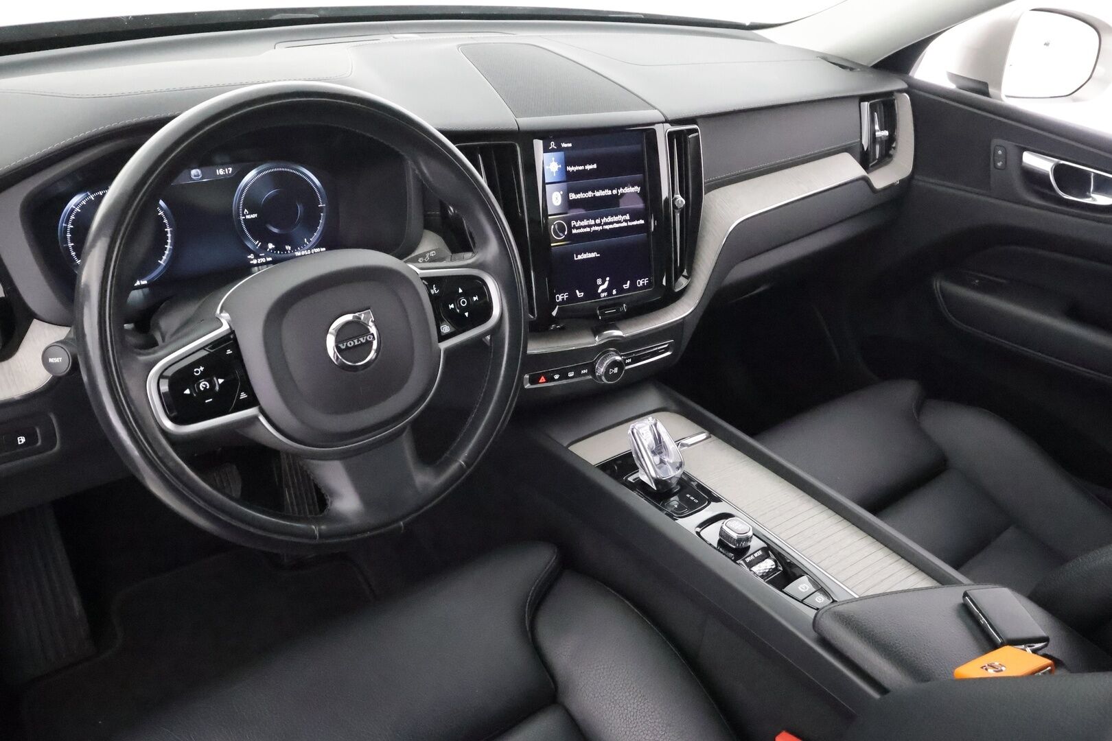 Volvo XC60 2021 T8 TwE AWD Business Inscription aut. - | ACC | Webasto | Koukku | High Performance audio | LED | Panorama | Muistipenkki | Sporttipenkit | P.Kamera | Keyless | Apple&Android | 1.Om Suomi-auto | Kahdet Renkaat |
