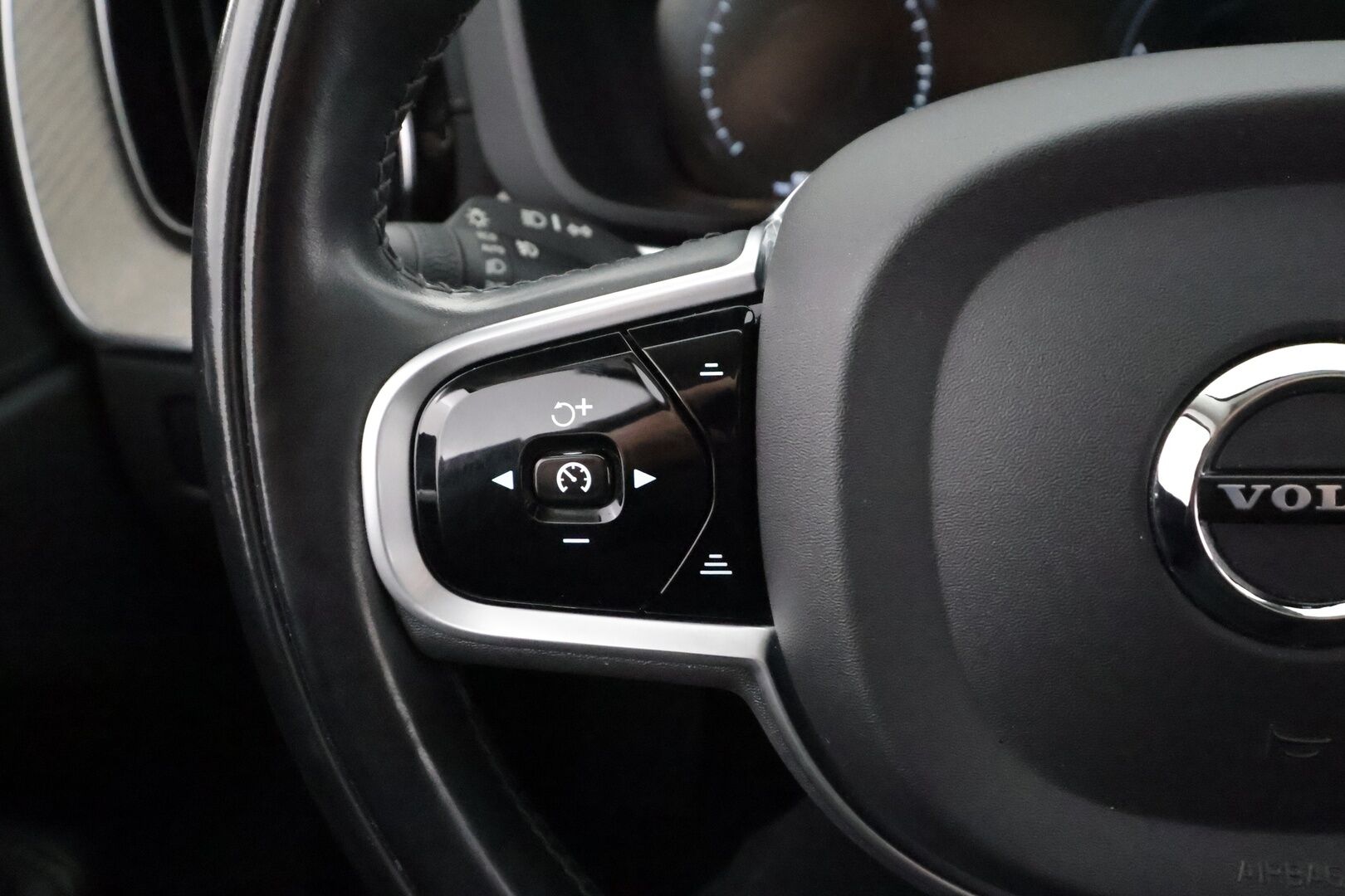 Volvo XC60 2021 T8 TwE AWD Business Inscription aut. - | ACC | Webasto | Koukku | High Performance audio | LED | Panorama | Muistipenkki | Sporttipenkit | P.Kamera | Keyless | Apple&Android | 1.Om Suomi-auto | Kahdet Renkaat |