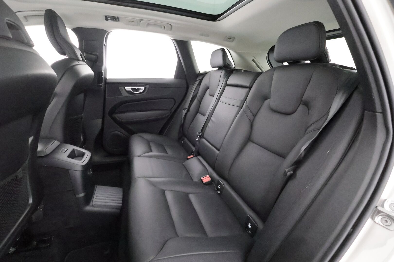 Volvo XC60 2021 T8 TwE AWD Business Inscription aut. - | ACC | Webasto | Koukku | High Performance audio | LED | Panorama | Muistipenkki | Sporttipenkit | P.Kamera | Keyless | Apple&Android | 1.Om Suomi-auto | Kahdet Renkaat |