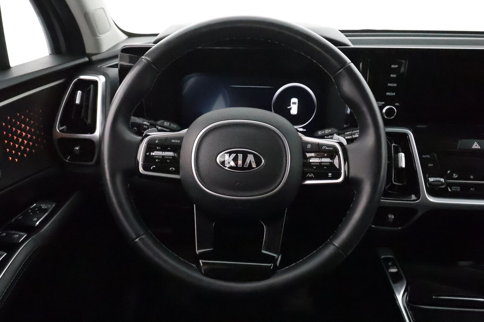 Kia Sorento 2021 1,6 T-GDI Plug-in Hybrid AWD Business AT 5P **Adapt. vakkari / Bose / 360 Kamera / Nahkasisusta / Keyless / Apple&Android** - 3,99 % KORKOTARJOUS TÄHÄN AUTOON - 31.5. ASTI! - 1-om. Suomi-auto / Akku kuntotarkistettu! / Juuri katsastettu!
