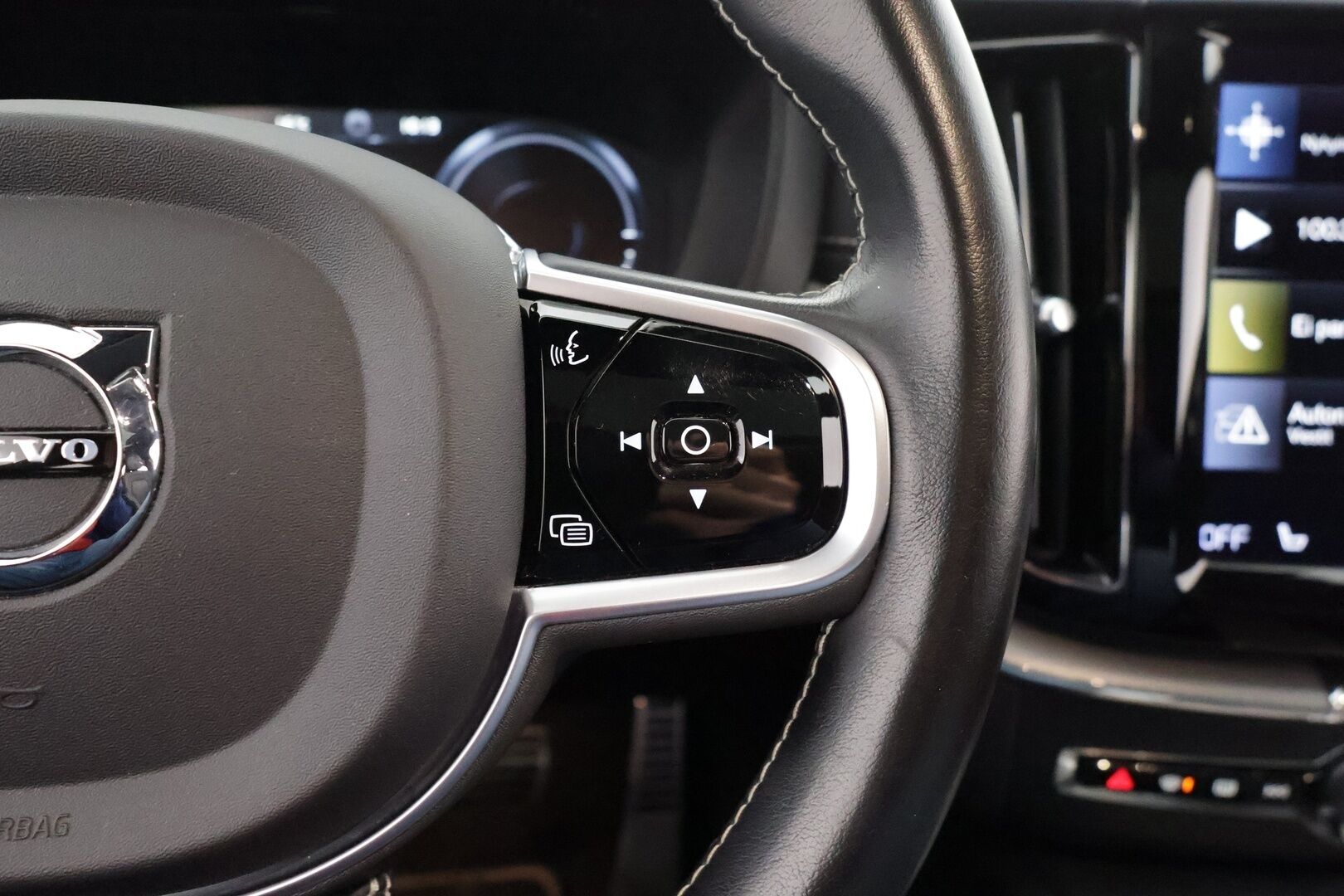 Volvo XC60 2021 T6 TwE AWD Business R-Design aut. *Webasto / Pilot Assist / Koukku / Panorama / P-kamera / Sporttipenkki Muistilla* - *1-om. Suomi-auto / 2x renkaat / KeylessGo*