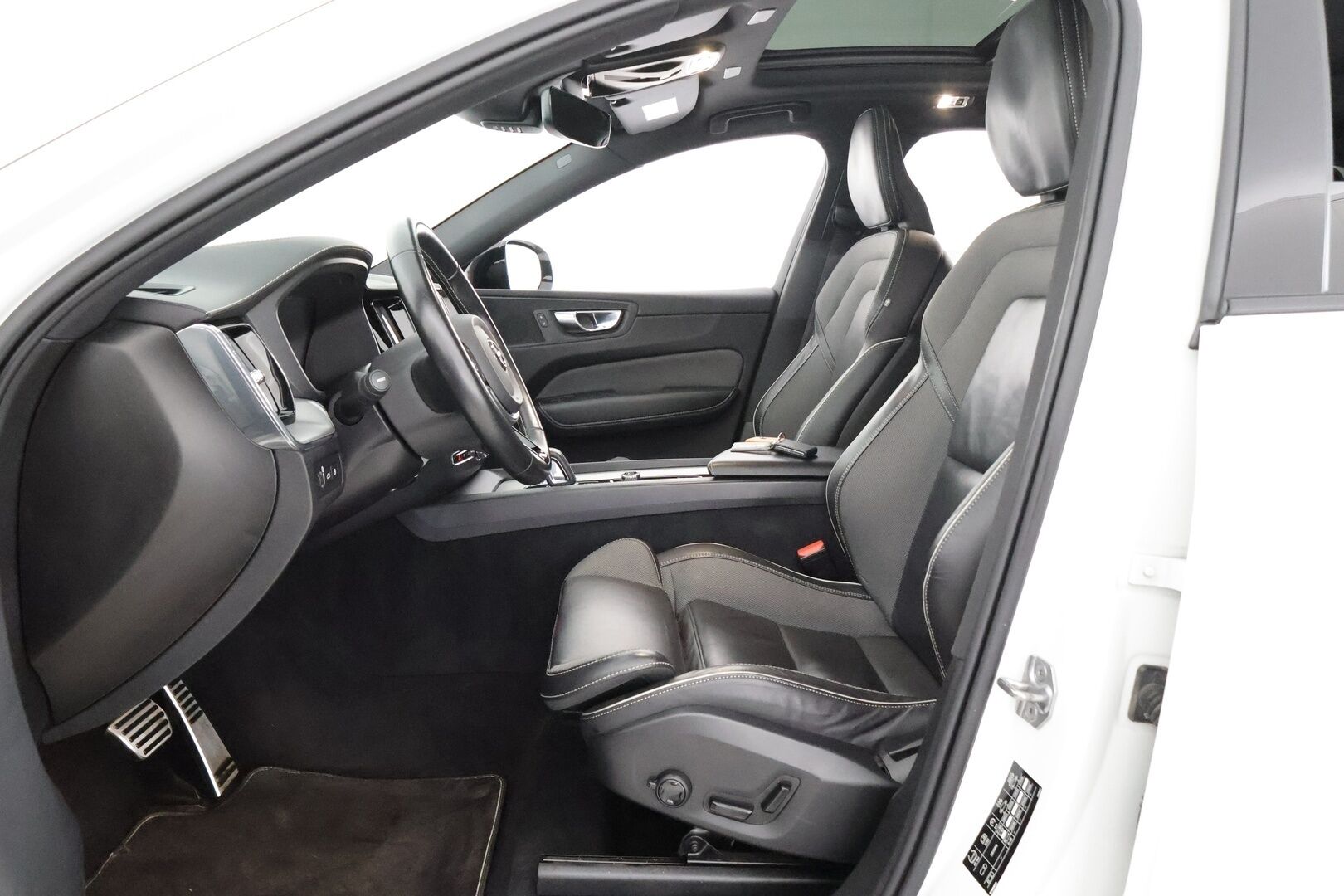 Volvo XC60 2021 T6 TwE AWD Business R-Design aut. *Webasto / Pilot Assist / Koukku / Panorama / P-kamera / Sporttipenkki Muistilla* - *1-om. Suomi-auto / 2x renkaat / KeylessGo*