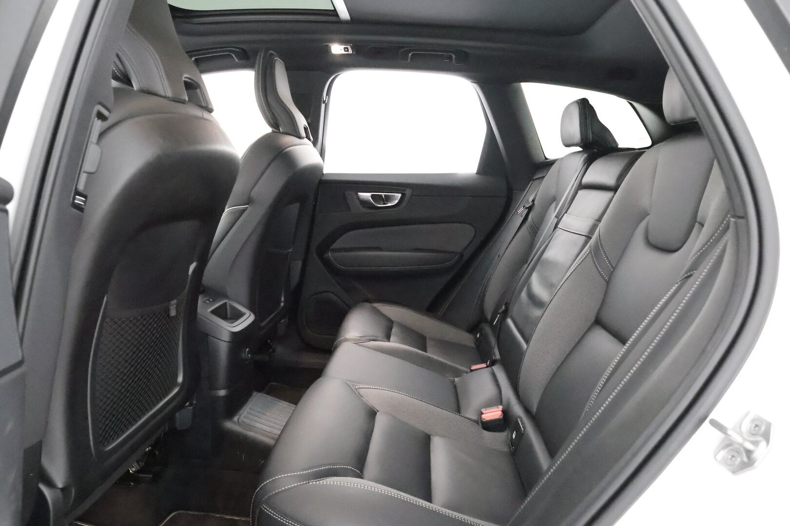 Volvo XC60 2021 T6 TwE AWD Business R-Design aut. *Webasto / Pilot Assist / Koukku / Panorama / P-kamera / Sporttipenkki Muistilla* - *1-om. Suomi-auto / 2x renkaat / KeylessGo*