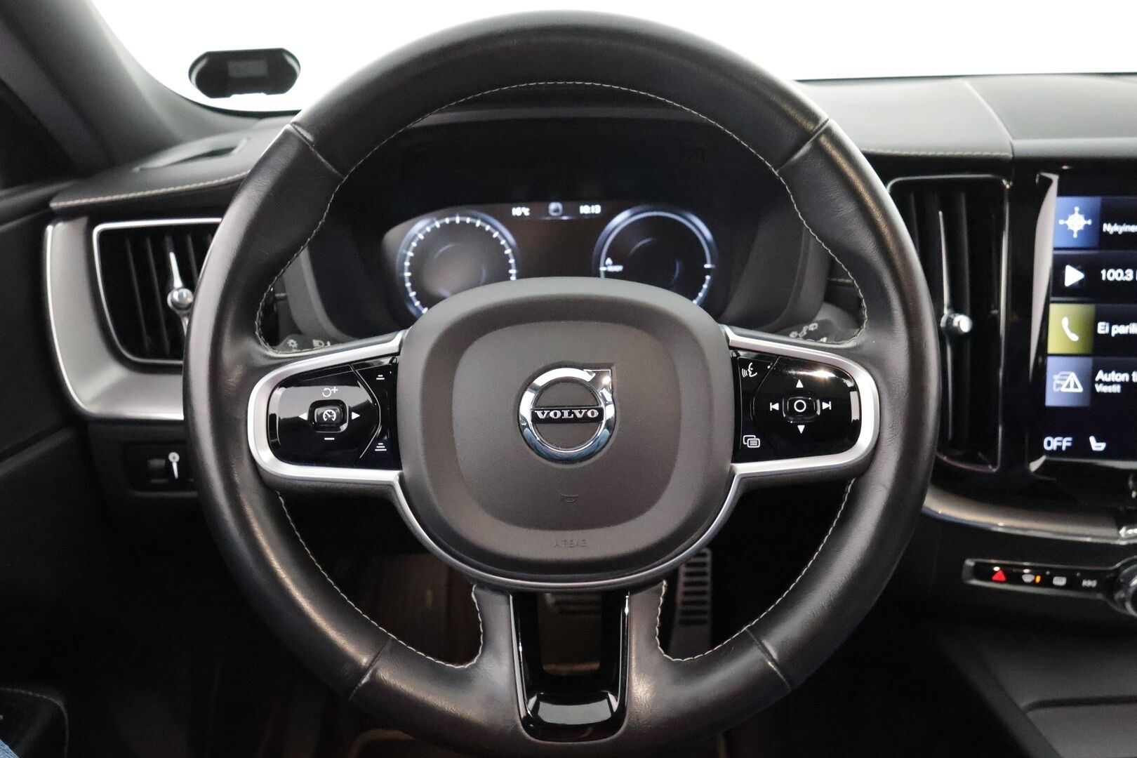 Volvo XC60 2021 T6 TwE AWD Business R-Design aut. *Webasto / Pilot Assist / Koukku / Panorama / P-kamera / Sporttipenkki Muistilla* - *Soh 94% / Suomi-auto / 2x renkaat / KeylessGo / Uudet kesärenkaat*