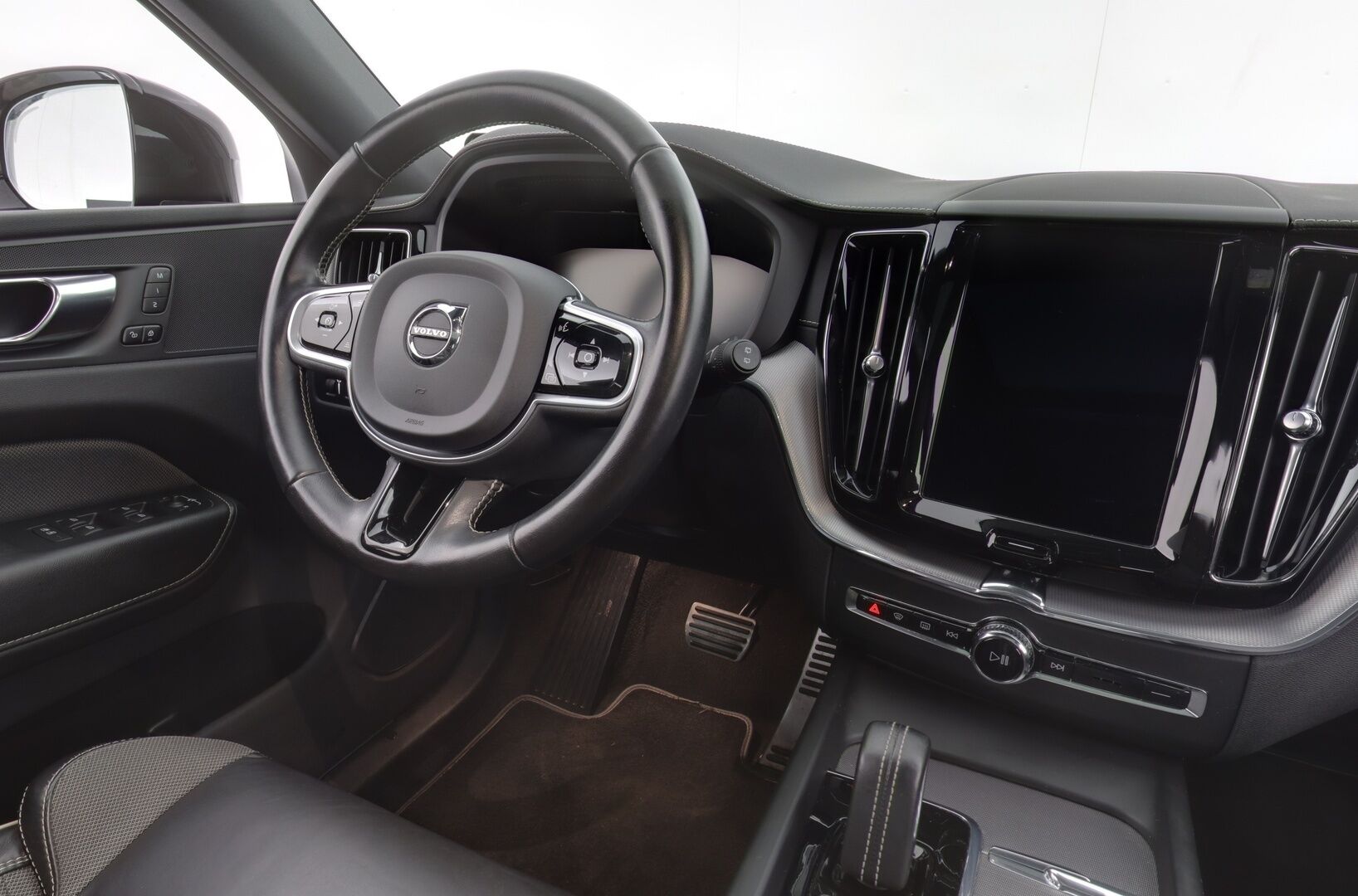 Volvo XC60 2021 T6 TwE AWD Business R-Design aut. *Webasto / Pilot Assist / Koukku / Panorama / P-kamera / Sporttipenkki Muistilla* - *1-om. Suomi-auto / 2x renkaat / KeylessGo*