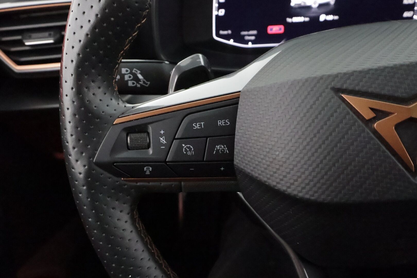 Cupra Formentor 2021 VZ 1.4 PHEV 180 kW e-HYBRID DSG - | ACC | DCC | Panorama | Puolinahat | Sporttipenkit | P.kamera | Digimittaristo | Lane Assist | Side Assist | Keyless | Merkkihuollettu | 2x renkaat aluin | 