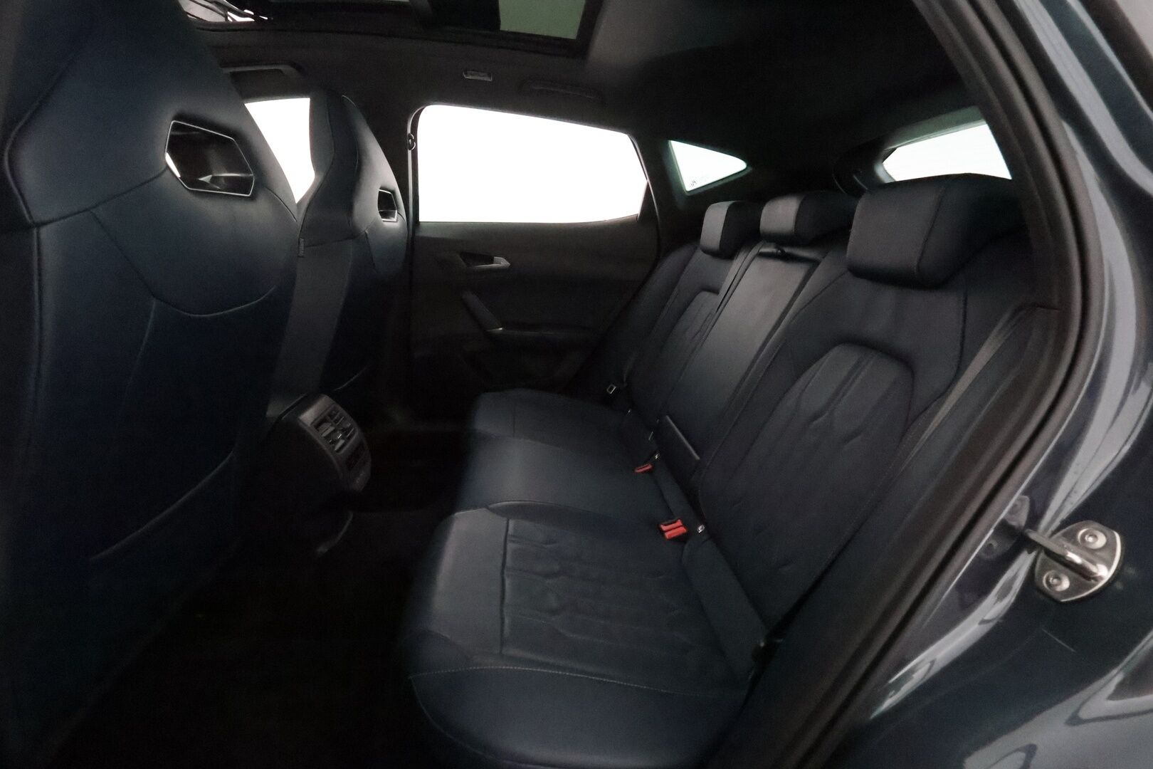 Cupra Formentor 2021 VZ 1.4 PHEV 180 kW e-HYBRID DSG / Panorama / Nahkapenkit / Adapt.vakkari / TULOSSA // - Adapt.Vakkari / Kuljettajan istuin muistilla / Navi / Peruutuskamera / LED-ajovalot / 