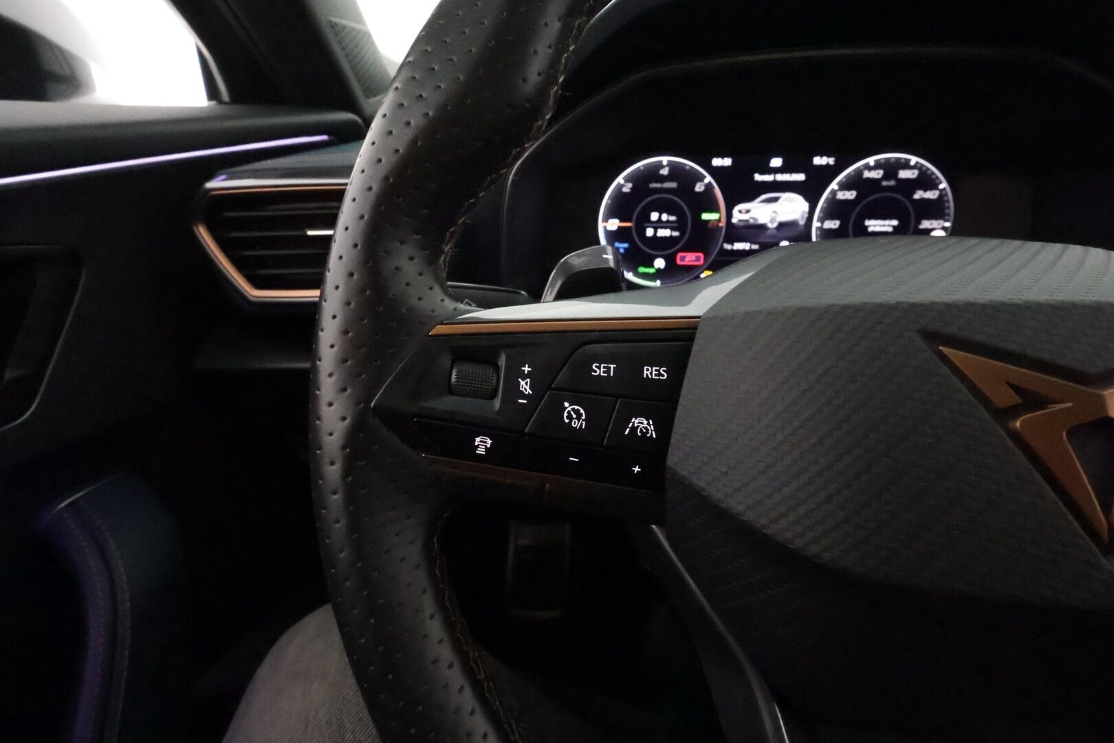 Cupra Formentor 2021 VZ 1.4 PHEV 180 kW e-HYBRID DSG / Panorama / Nahkapenkit / Adapt.vakkari / TULOSSA // - Adapt.Vakkari / Kuljettajan istuin muistilla / Navi / Peruutuskamera / LED-ajovalot / 
