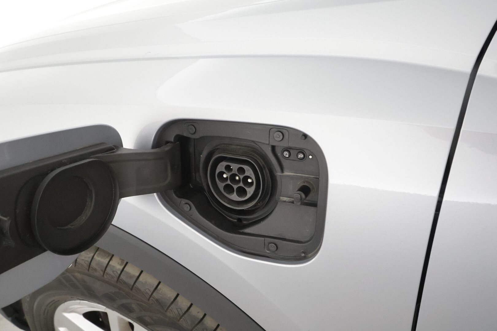 Audi Q3 2021 Business 45 TFSI e 180 kW S tronic Electrified Edition - | ACC | P.kamera | Sporttipenkit | Keyless | Digimittaristo | Kaistavahti | LED | Apple & Android | Merkkihuollot | 1-om suomiauto |