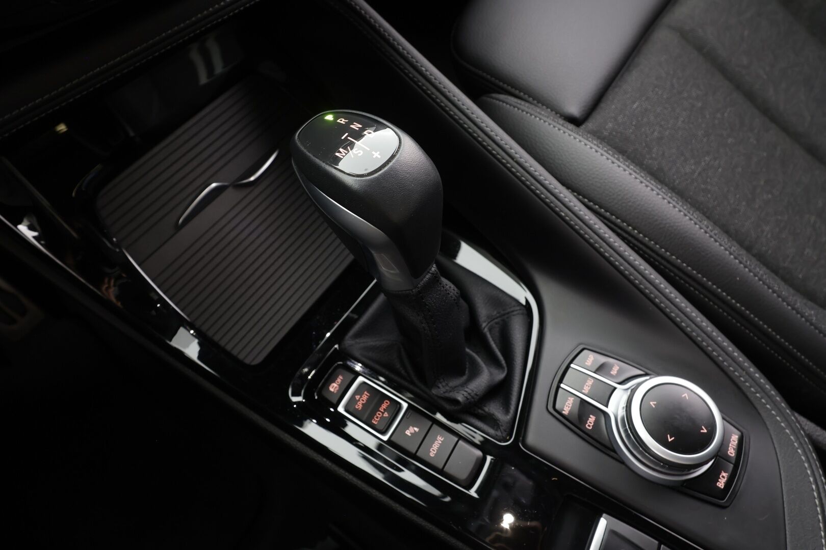 BMW X2 2022 F39 xDrive 25e A Charged Edition M sport - | H&K | Muistipenkki | Vakkari | P.Kamera | HUD | Kaistavahti | Ratinlämmitin | Comfort Access | Sähköluukku | Puolinahat | LED | Navi | Suomi-auto | Kahdet renkaat aluvanteilla | Huippuvarusteet |