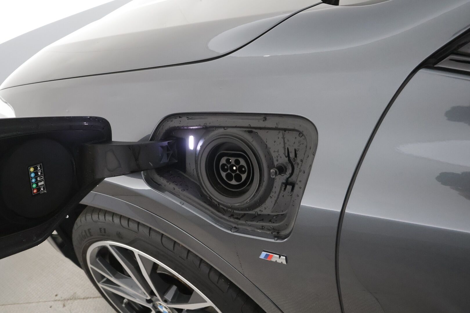 BMW X2 2022 F39 xDrive 25e A Charged Edition M sport - | H&K | Muistipenkki | Vakkari | P.Kamera | HUD | Kaistavahti | Ratinlämmitin | Comfort Access | Sähköluukku | Puolinahat | LED | Navi | Suomi-auto | Kahdet renkaat aluvanteilla | Huippuvarusteet |