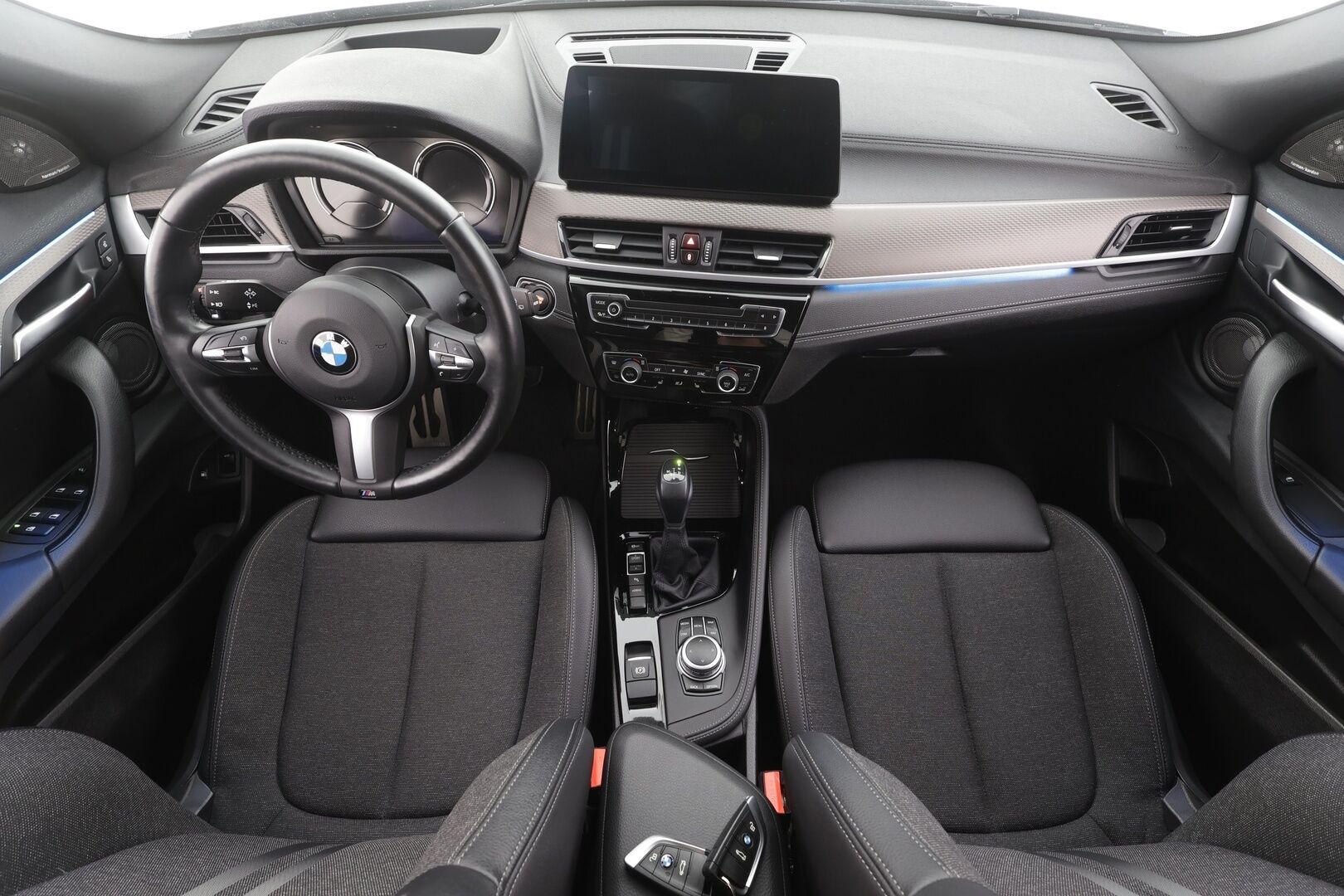BMW X2 2022 F39 xDrive 25e A Charged Edition M sport - | H&K | Muistipenkki | Vakkari | P.Kamera | HUD | Kaistavahti | Ratinlämmitin | Comfort Access | Sähköluukku | Puolinahat | LED | Navi | Suomi-auto | Kahdet renkaat aluvanteilla | Huippuvarusteet |