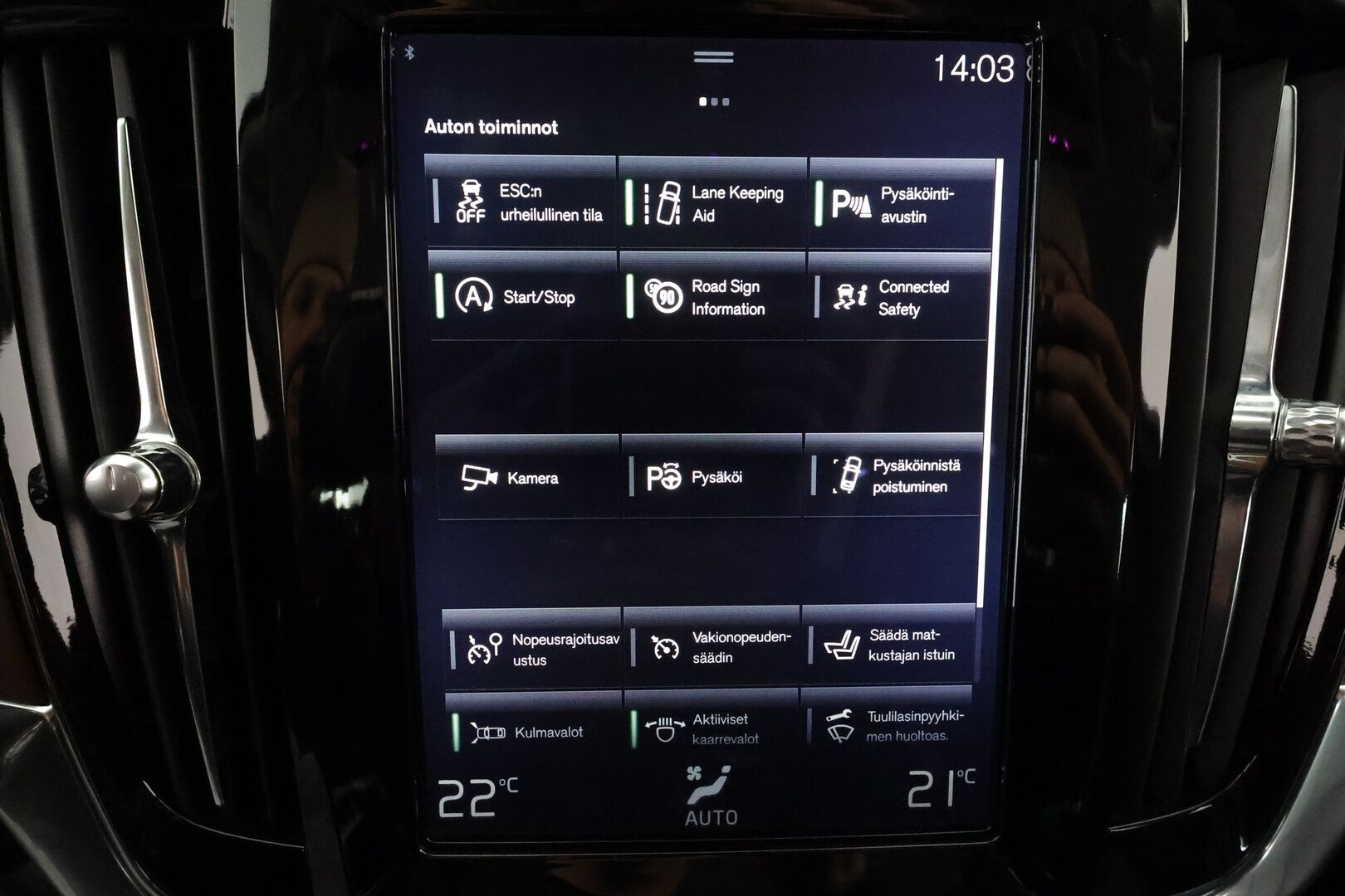 Volvo S90 2017 D4 Business Inscription aut * Webasto / Koukku / ACC / Full-LED / P.Kamera / Sportnahat Muistilla / Navi * - Kahdet renkaat