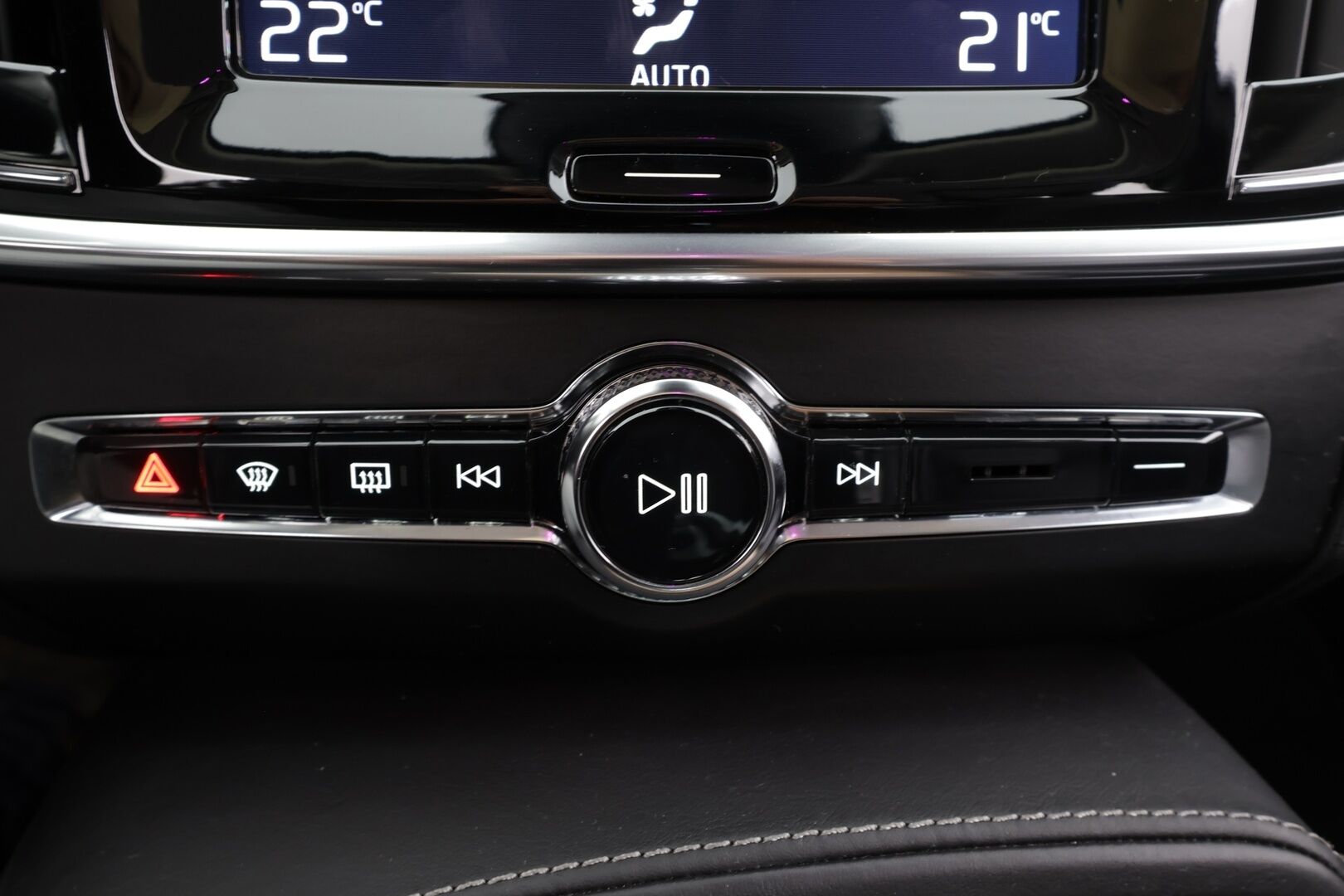 Volvo S90 2017 D4 Business Inscription aut * Webasto / Koukku / ACC / Full-LED / P.Kamera / Sportnahat Muistilla / Navi * - Kahdet renkaat