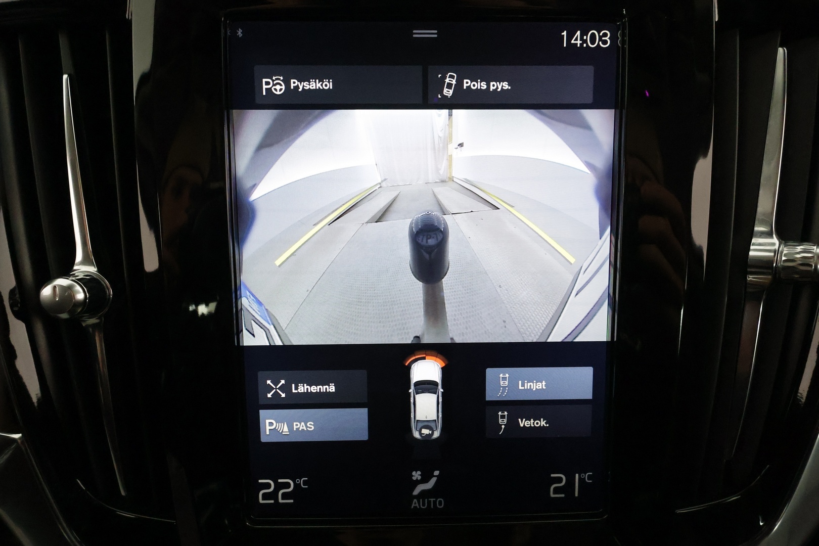 Volvo S90 2017 D4 Business Inscription aut * Webasto / Koukku / ACC / Full-LED / P.Kamera / Sportnahat Muistilla / Navi * - Kahdet renkaat