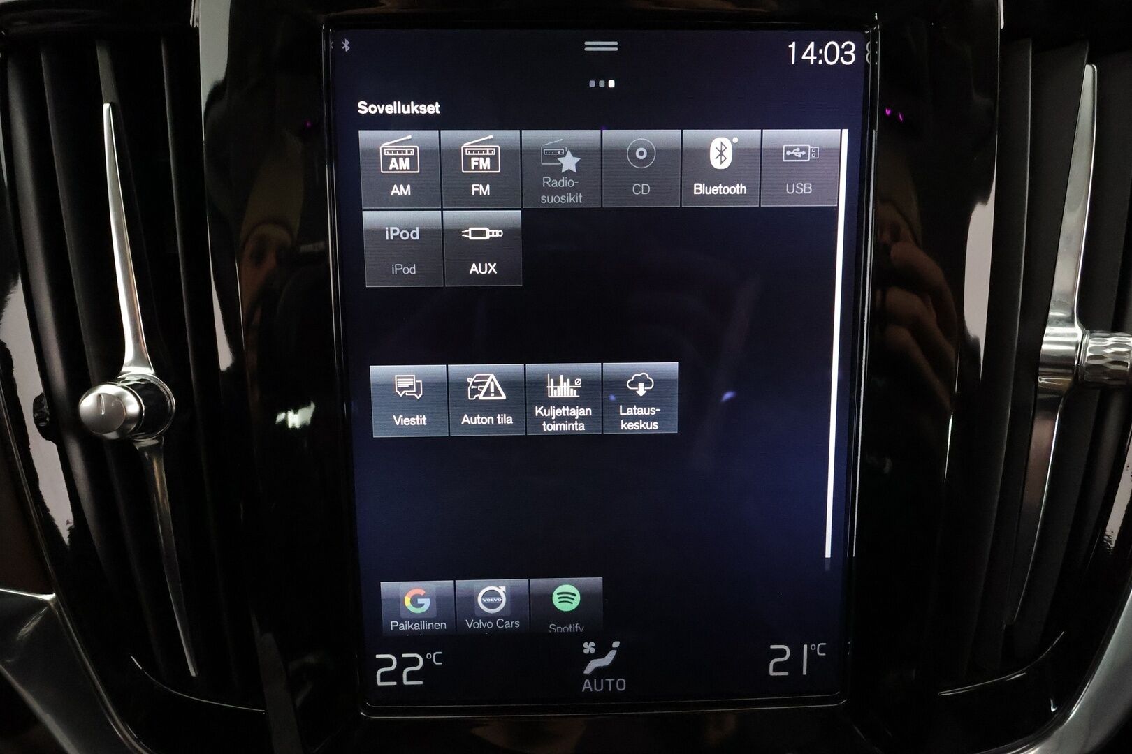 Volvo S90 2017 D4 Business Inscription aut * Webasto / Koukku / ACC / Full-LED / P.Kamera / Sportnahat Muistilla / Navi * - Kahdet renkaat