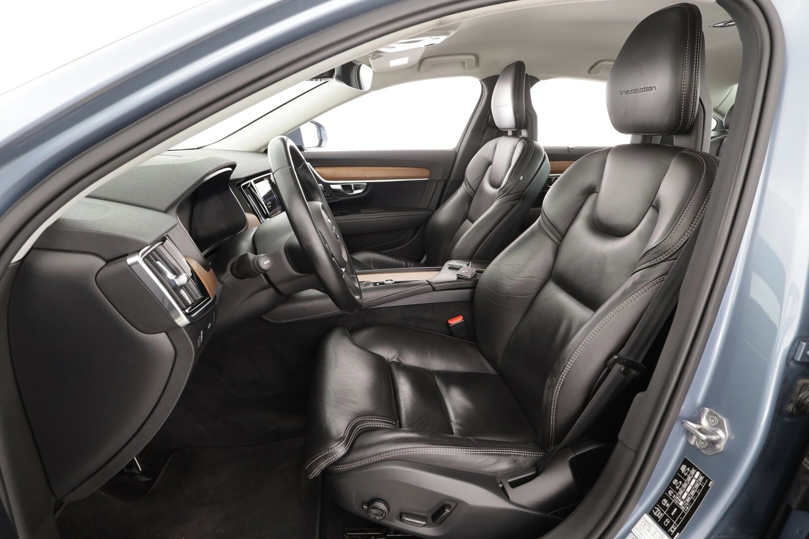 Volvo S90 2017 D4 Business Inscription aut * Webasto / Koukku / ACC / Full-LED / P.Kamera / Sportnahat Muistilla / Navi * - Kahdet renkaat