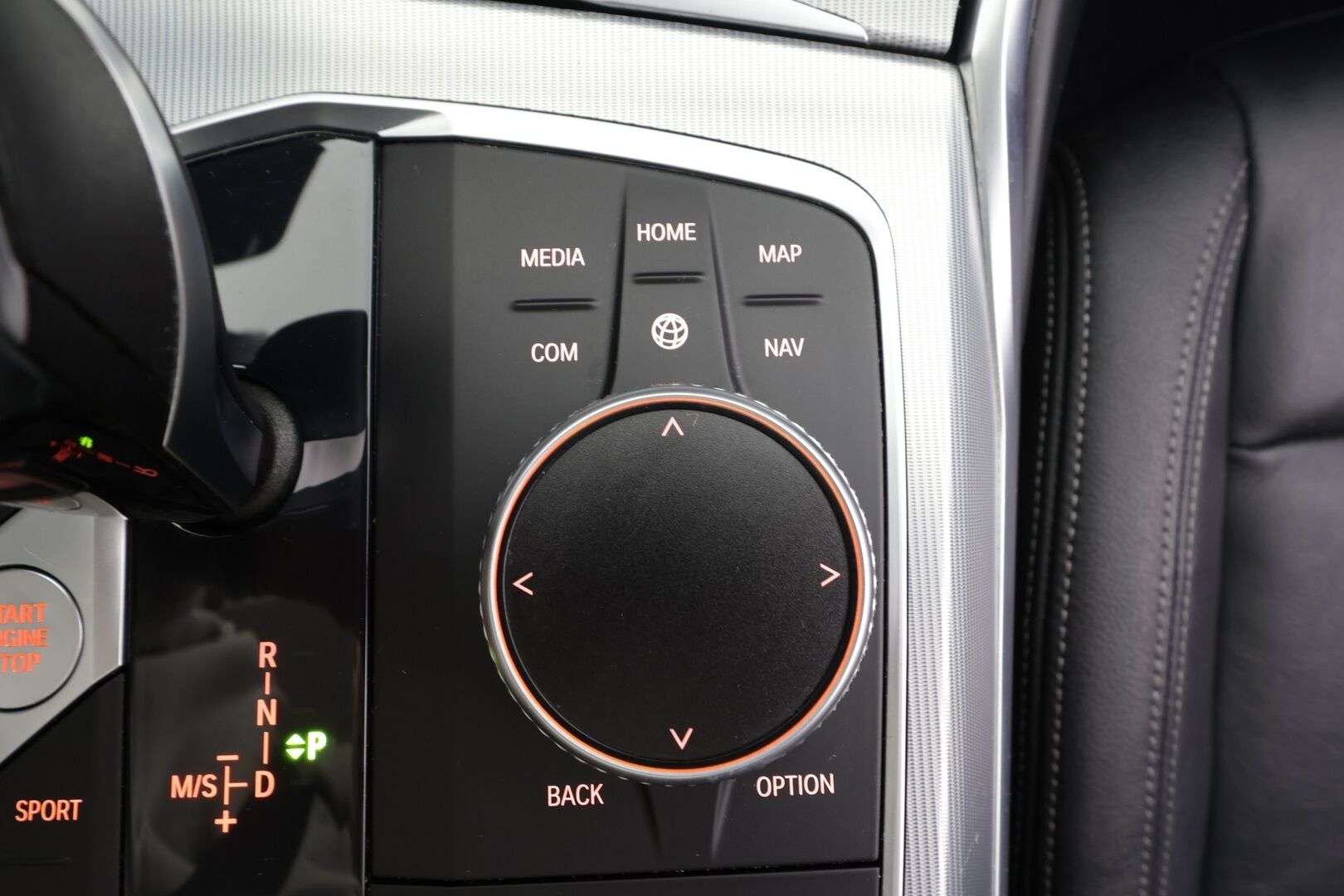 BMW 320 2021 G21 Touring 320d A xDrive Business Luxury MHEV * Adapt.Vakkari / HiFi / Peruutuskamera / LED / Panorama / Vetokoukku / Comfort Access - Lohkolämmitin / Navi / Nahat / Kahdet renkaat aluvanteilla / SUPERVARUSTEET!