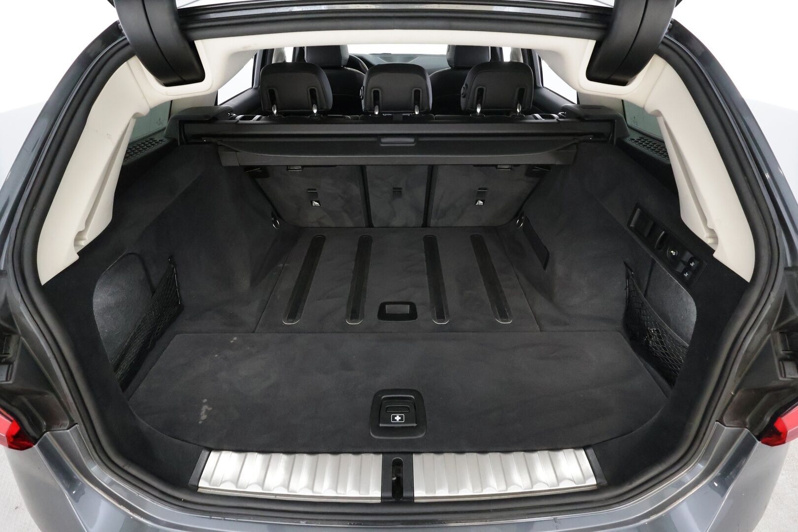 BMW 320 2021 G21 Touring 320d A xDrive Business Luxury MHEV * ACC / P.kamera / LED / Hifi / Panorama / Comfort Access / Koukku * - Lohkolämmitin / Navi / Nahat / Kahdet renkaat aluvanteilla / Hyvät varusteet - HULLUT JOULUT KORKOTARJOUS 2,49% 