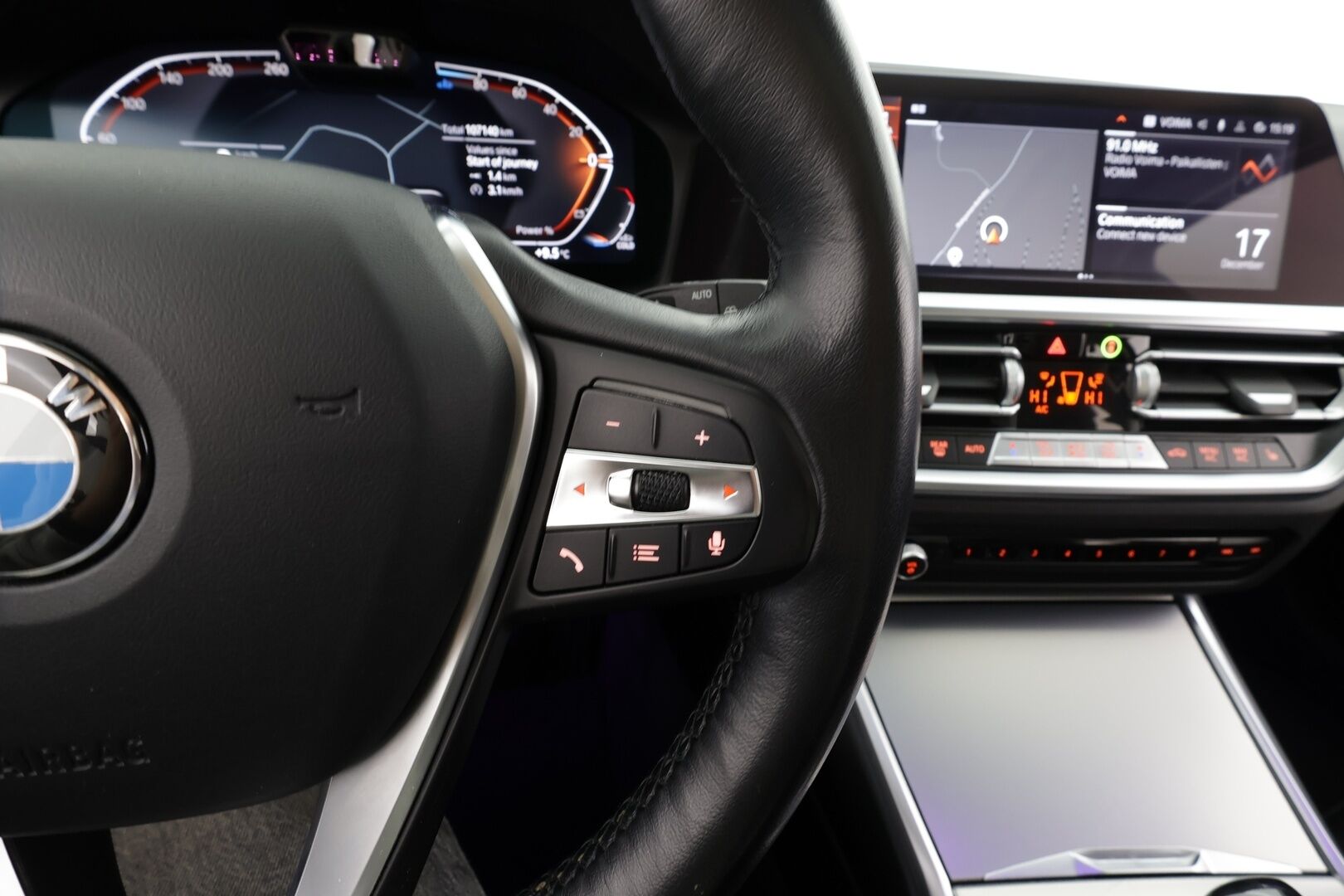 BMW 320 2021 G21 Touring 320d A xDrive Business Luxury MHEV * Adapt.Vakkari / HiFi / Peruutuskamera / LED / Panorama / Vetokoukku / Comfort Access - Lohkolämmitin / Navi / Nahat / Kahdet renkaat aluvanteilla / SUPERVARUSTEET!