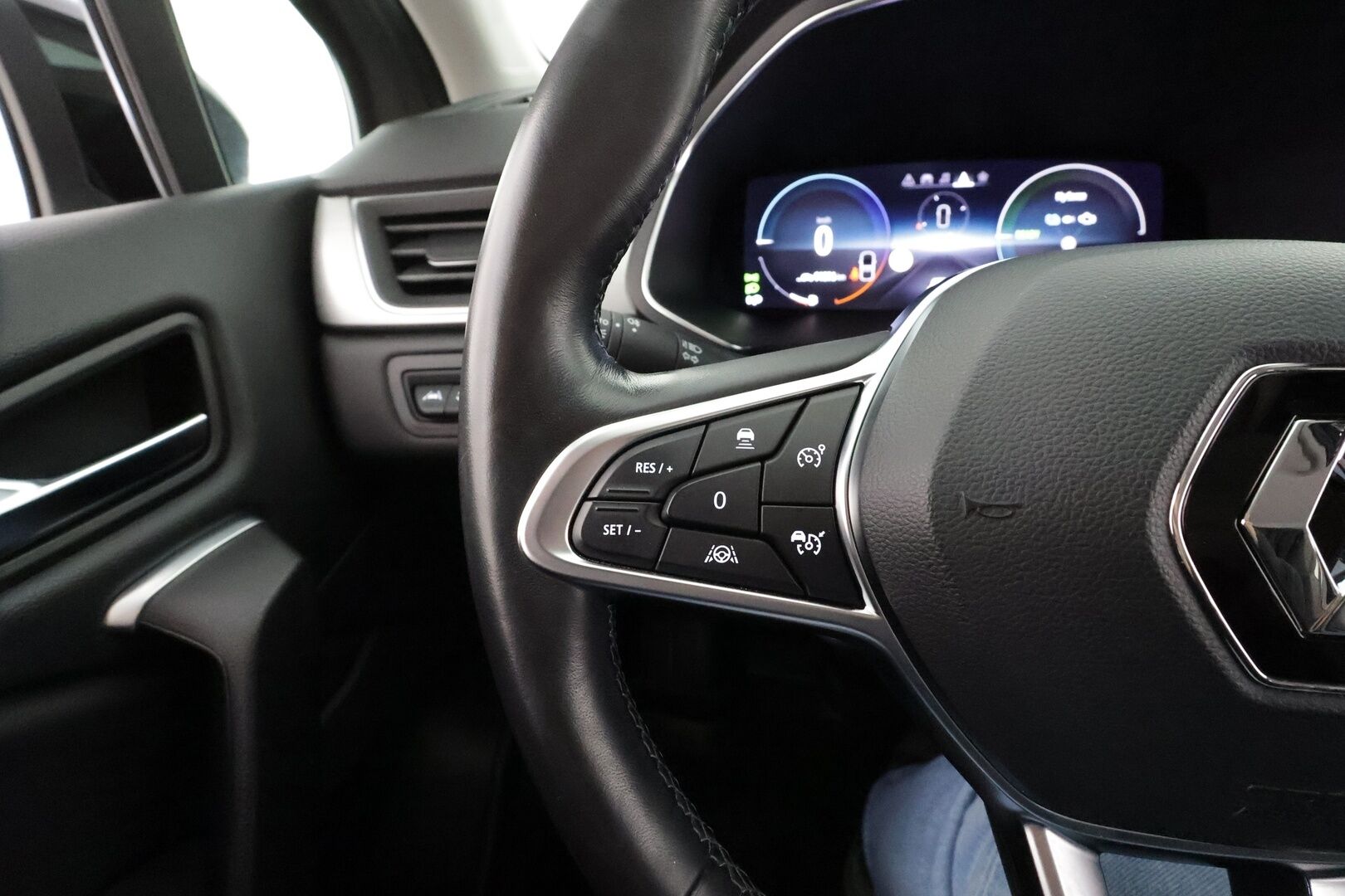 Renault Captur 2021 E-TECH Plug-in hybrid Intens * ACC / LED / P.Kamera / Kaistavahti / Navi / Keyless * - 1-om Suomi-auto / 2x Latauskaapelit / Kahdet renkaat aluvanteilla