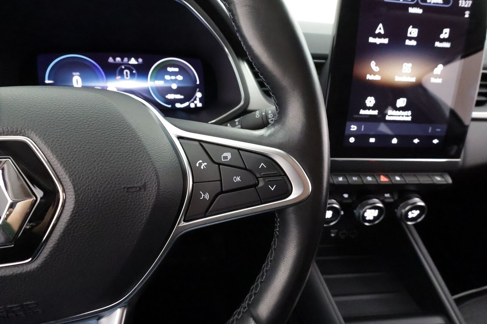 Renault Captur 2021 E-TECH Plug-in hybrid Intens * ACC / LED / P.Kamera / Kaistavahti / Navi / Keyless * - 1-om Suomi-auto / 2x Latauskaapelit / Kahdet renkaat aluvanteilla