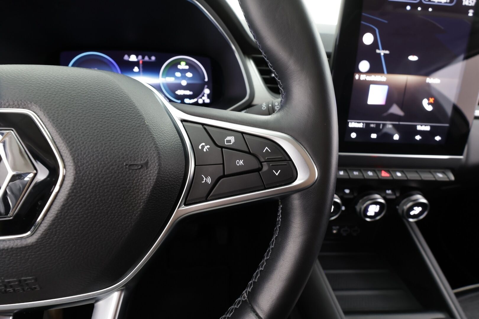 Renault Captur 2021 E-TECH Plug-in hybrid Intens * ACC / LED-Pure Vision / P.Kamera / Navi / Kaistavahti / KeylessGO * - 1-om Suomi-auto / 2x Latauskaapelit / Kahdet renkaat