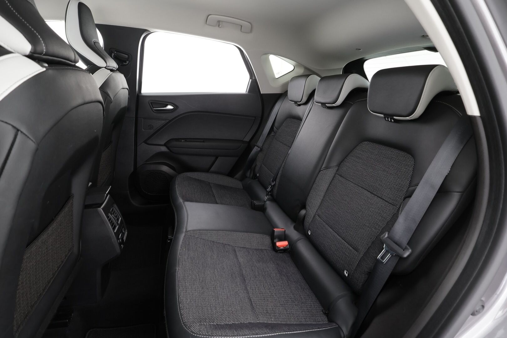 Renault Captur 2021 E-TECH Plug-in hybrid Intens * ACC / LED-Pure Vision / P.Kamera / Navi / Kaistavahti / KeylessGO * - 1-om. Suomi-auto / 2x Latauskaapelit / Kahdet renkaat Renaultin aluvantein / Akku kuntotarkastettu / Viimeisin huolto 47tkm - HULLUT JOULUT KORKOTARJOUS 2,49% 