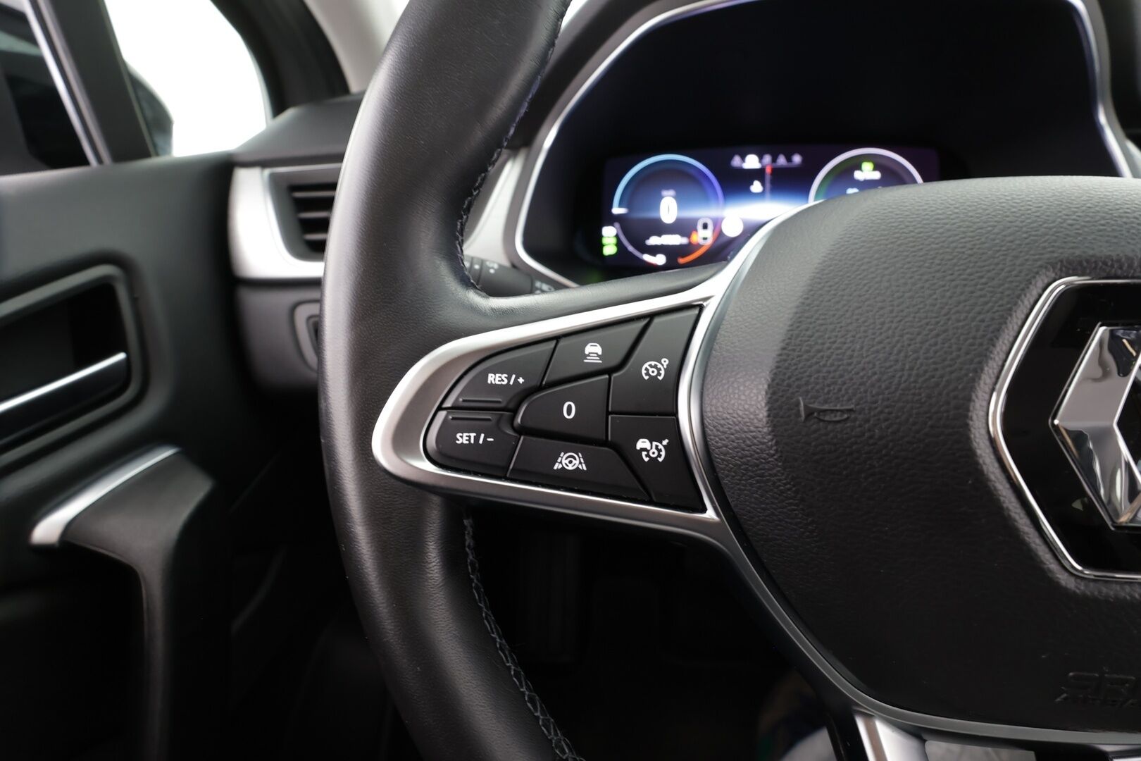 Renault Captur 2021 E-TECH Plug-in hybrid Intens * ACC / LED-Pure Vision / P.Kamera / Navi / Kaistavahti / KeylessGO * - 1-om. Suomi-auto / 2x Latauskaapelit / Kahdet renkaat Renaultin aluvantein / Akku kuntotarkastettu / Viimeisin huolto 47tkm - HULLUT JOULUT KORKOTARJOUS 2,49% 