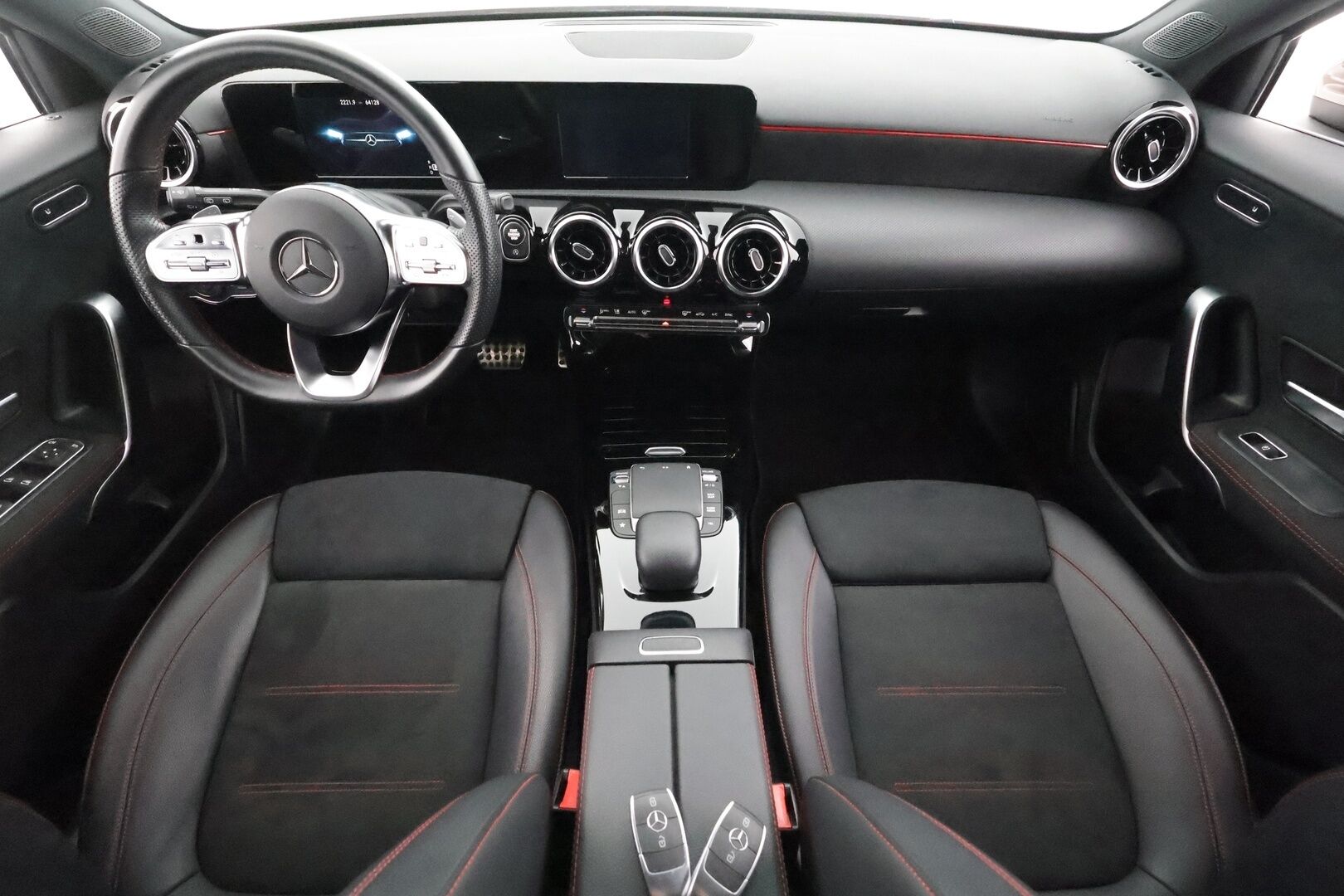 Mercedes-Benz A 2021 180 A Business AMG * Vakkari / Sporttipenkit / Kaistavahti / Navi / LED / P.kamera / Puolinahat * - Suomi-auto / Kahdet renkaat aluvanteilla - HULLUT AVAJAISHULINAT KORKOTARJOUS 3,29 %