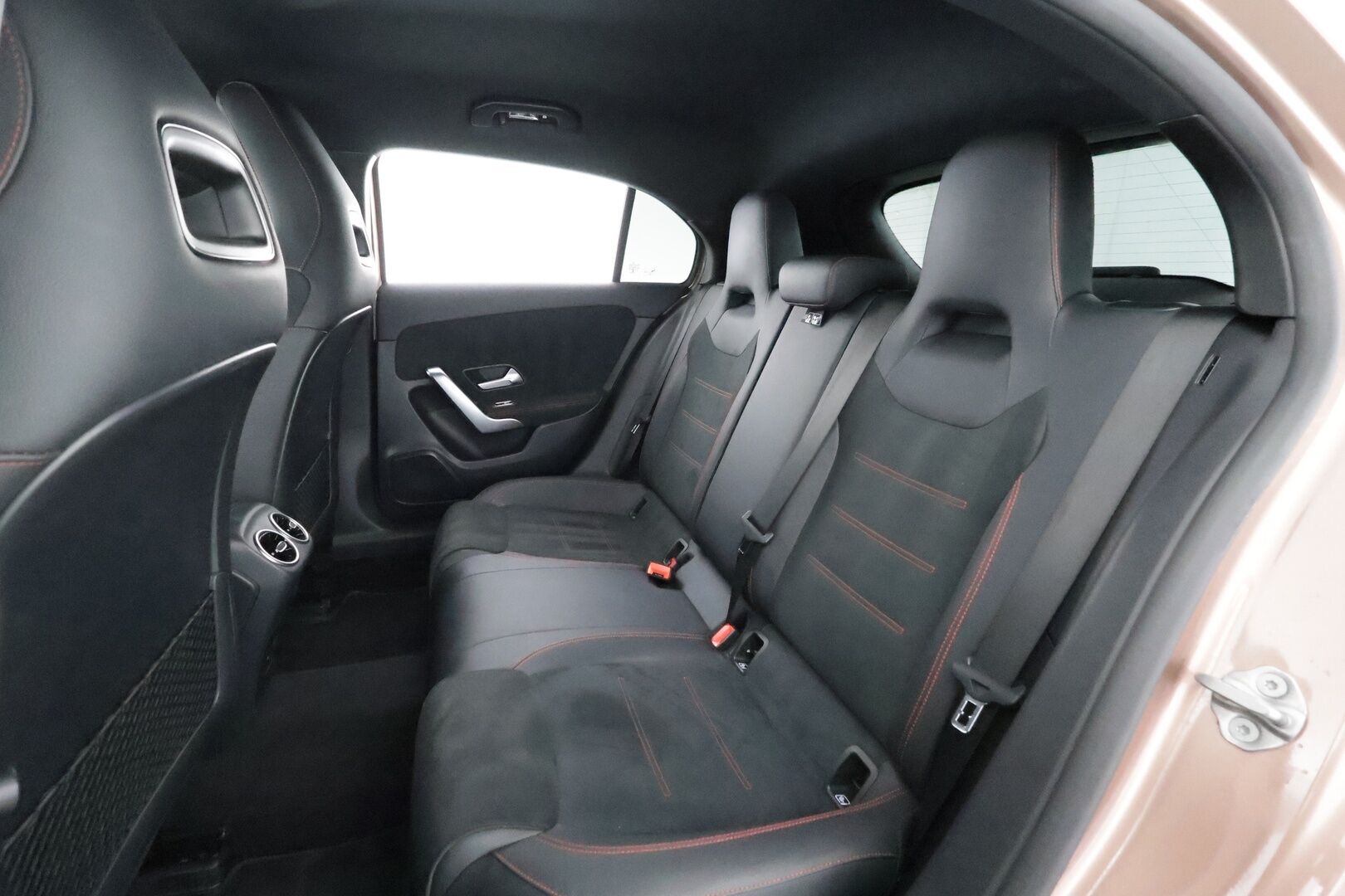 Mercedes-Benz A 2021 180 A Business AMG * Vakkari / Sporttipenkit / Kaistavahti / Navi / LED / P.kamera / Puolinahat * - Suomi-auto / Kahdet renkaat aluvanteilla - HULLUT AVAJAISHULINAT KORKOTARJOUS 3,29 %