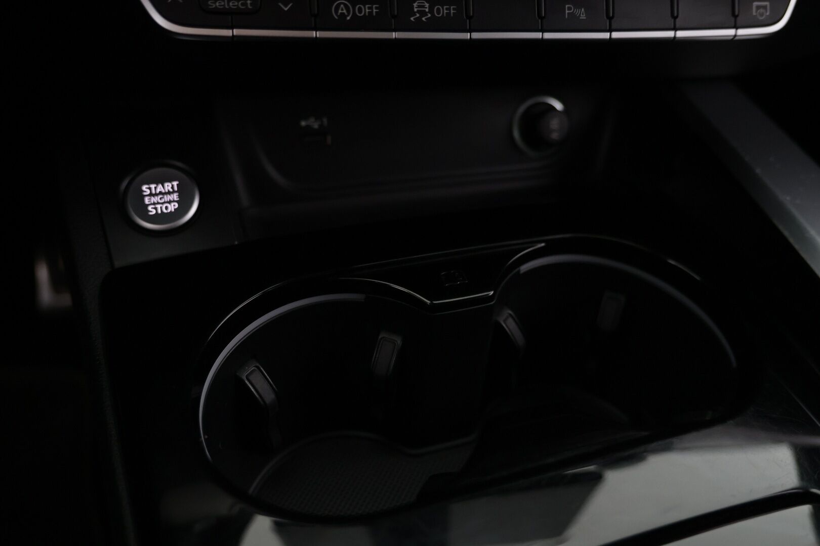 Audi A4 2021 Avant Business S line Comfort Edition 35 TFSI 110 kW MHEV S tronic - Webasto | S-line | Puolinahka | Matrix valot