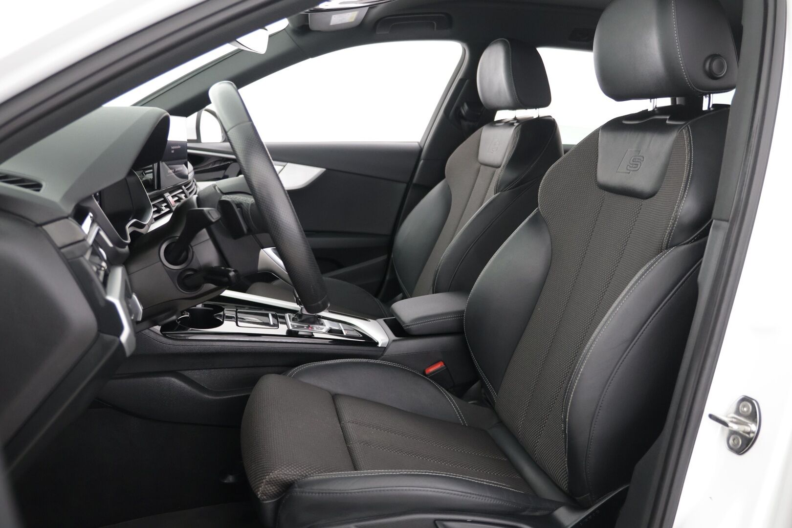 Audi A4 2021 Avant Business S line Comfort Edition 35 TFSI 110 kW MHEV S tronic - Webasto | S-line | Puolinahka | Matrix valot
