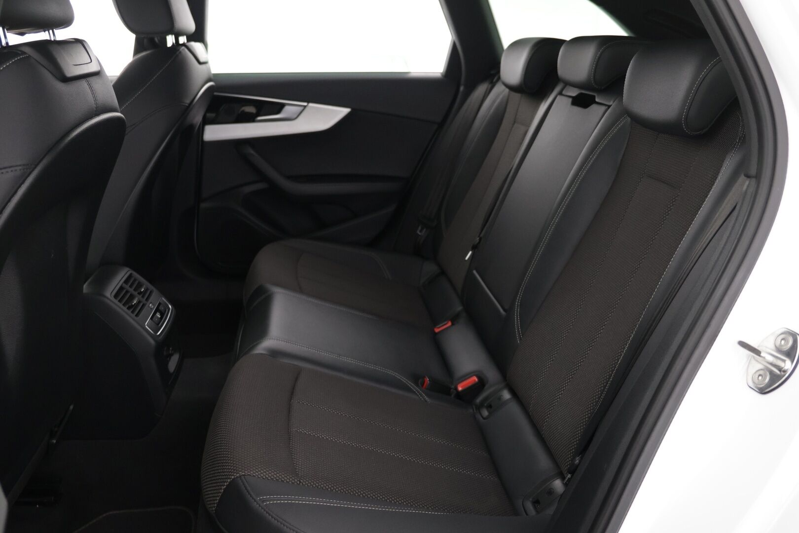 Audi A4 2021 Avant Business S line Comfort Edition 35 TFSI 110 kW MHEV S tronic - Webasto | S-line | Puolinahka | Matrix valot