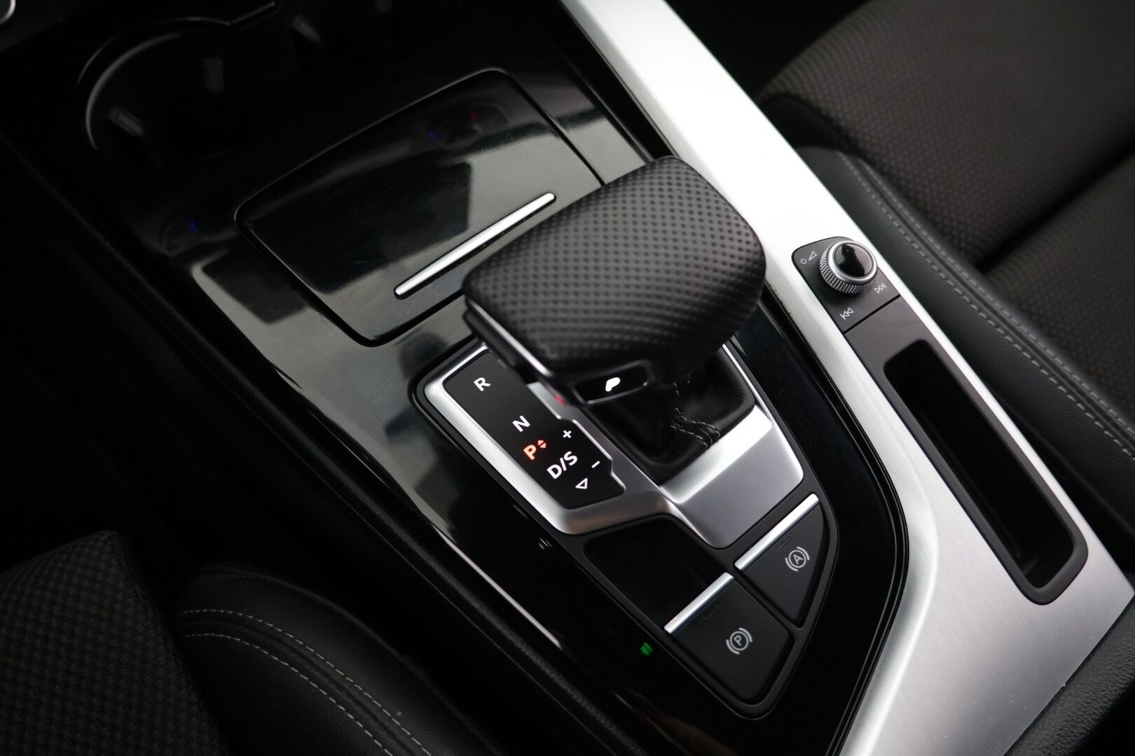 Audi A4 2021 Avant Business S line Comfort Edition 35 TFSI 110 kW MHEV S tronic - Webasto | S-line | Puolinahka | Matrix valot