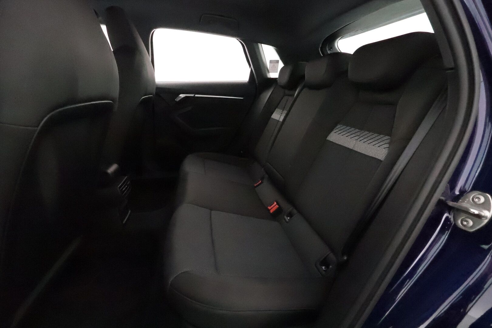 Audi A3 2021 Sportback Business Advanced 40 TFSI e 150kW S tronic / ACC / P.tutkat / LED / Digimittaristo / Sporttipenkit* - Akku kuntotarkastettu SOH 91,1% / 1.Om Suomi-auto / Kahdet renkaat aluvanteilla 