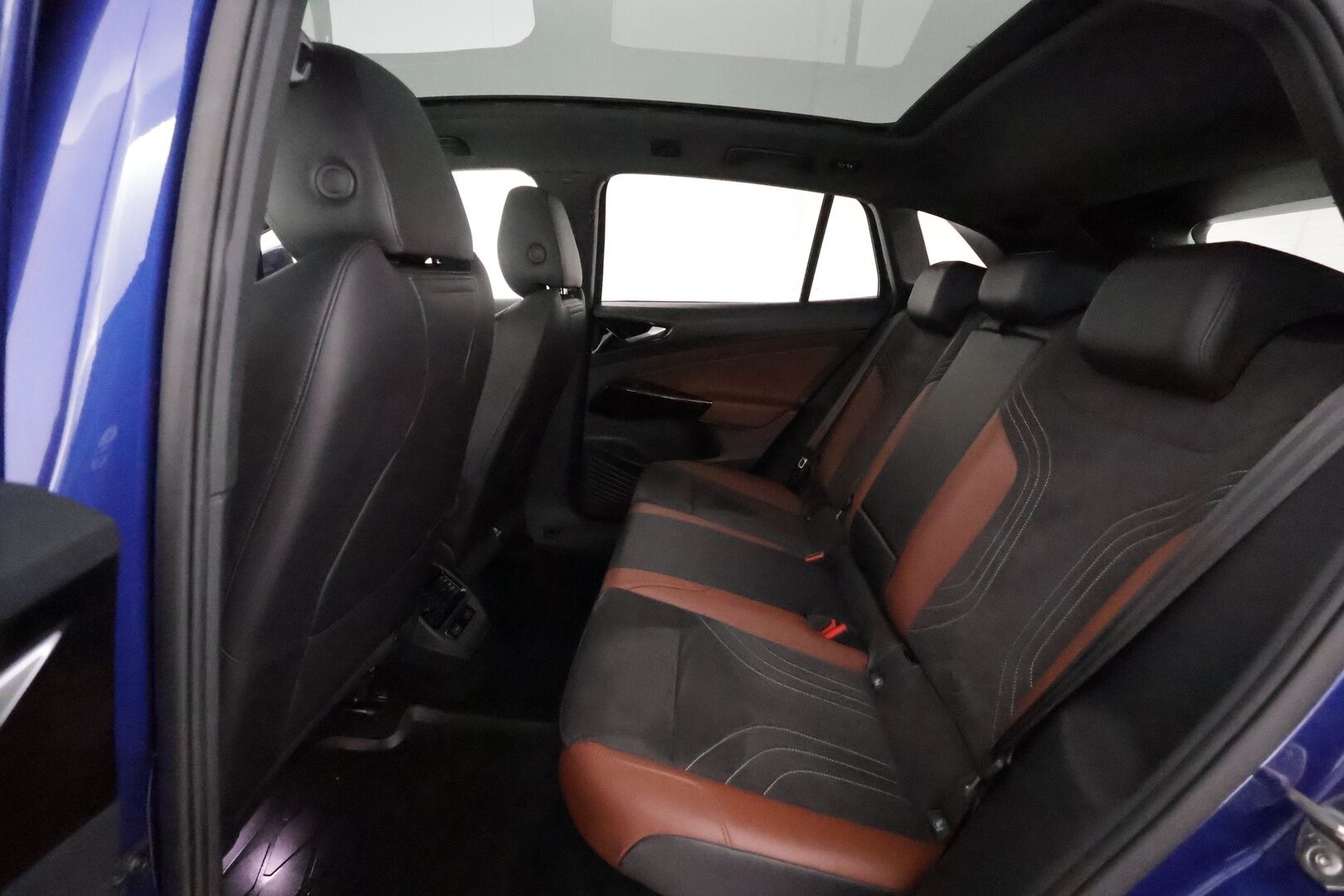 Volkswagen ID.4 2021 Pro Performance Family 150 kW **Lasikatto / Lämpöpumppu / Matrix LED / Adapt.vakkari / P.kamera** - 1.om suomi-auto / kahdet aluvanteet renkailla