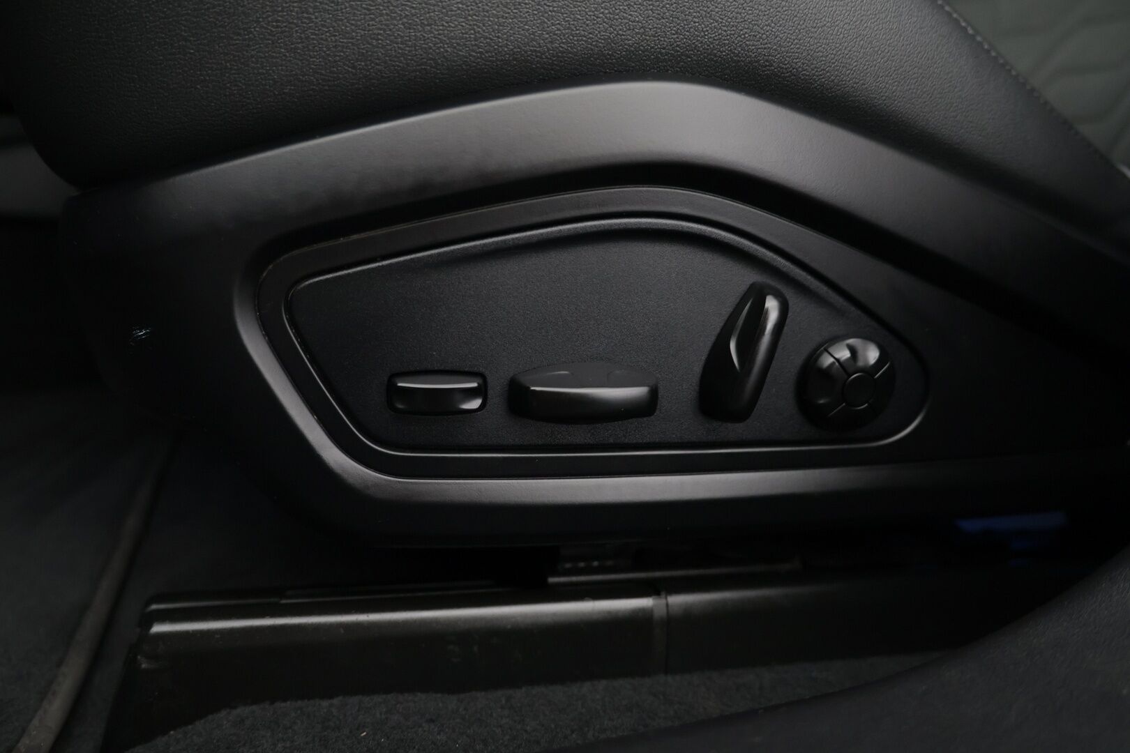 Audi E-TRON GT 2022 60 quattro S-Line * HUD / B&O / ACC / 360° / Ilma-alusta / 14-penkit * - Huippusiisti! / Flektit tehty / Todella hieno yksilö! - HULLUT AVAJAISHULINAT KORKOTARJOUS 3,29 %