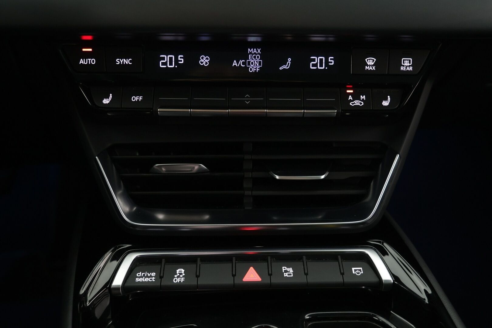 Audi E-TRON GT 2022 60 quattro S-Line * HUD / B&O / ACC / 360° / Ilma-alusta / 14-penkit * - Huippusiisti! / Flektit tehty / Todella hieno yksilö!
