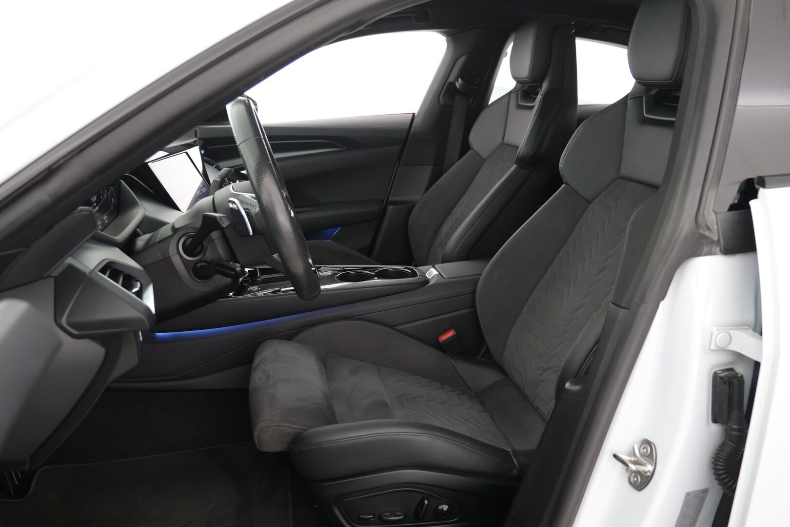 Audi E-TRON GT 2022 60 quattro S-Line * HUD / B&O / ACC / 360° / Ilma-alusta / 14-penkit * - Huippusiisti! / Flektit tehty / Todella hieno yksilö! - HULLUT AVAJAISHULINAT KORKOTARJOUS 3,29 %