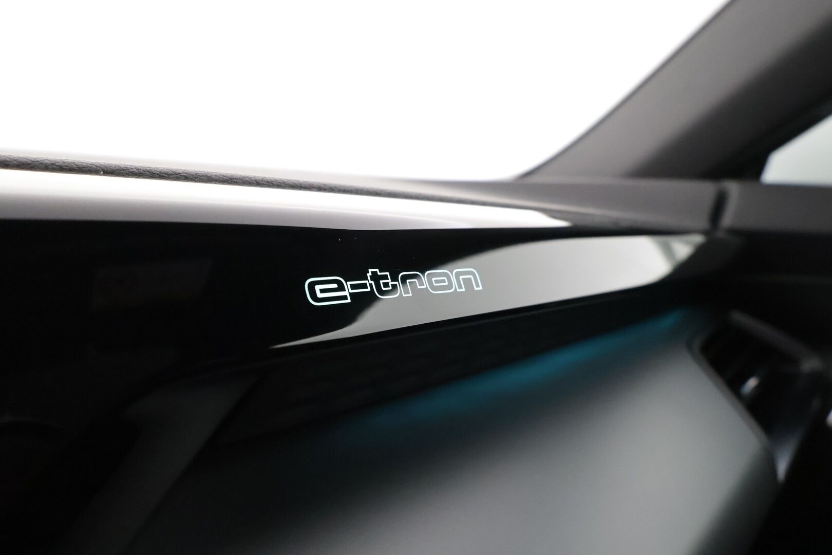 Audi e-tron GT 2022 60 quattro*Lämpöpumppu / ACC/ Ilma-alusta / Teknologia paketti / Matrix LED / Lasikatto / Nahka-alcantara Sporttipenkit* - 2,99 % KORKOTARJOUS TÄHÄN AUTOON - *Uudet kesärenkaat ja 2x alut / Suomi-auto / Supersiisti*