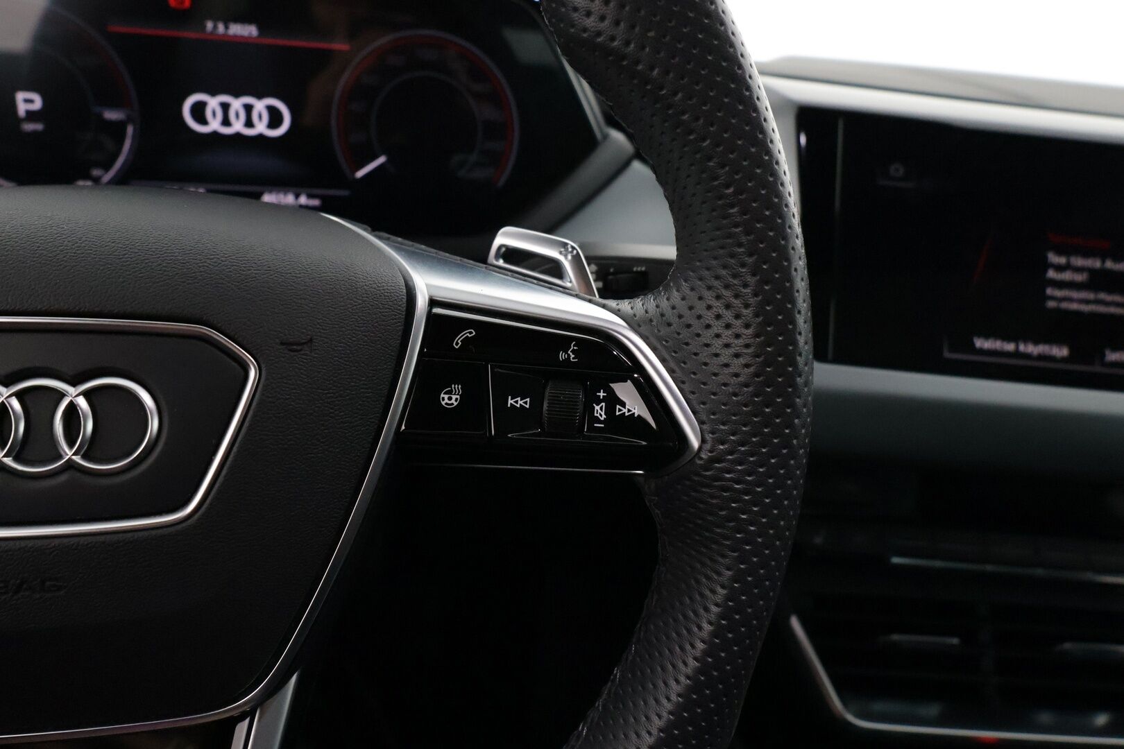 Audi e-tron GT 2022 60 quattro*Lämpöpumppu / ACC/ Ilma-alusta / Teknologia paketti / Matrix LED / Lasikatto / Nahka-alcantara Sporttipenkit* - 2,99 % KORKOTARJOUS TÄHÄN AUTOON - *Uudet kesärenkaat ja 2x alut / Suomi-auto / Supersiisti*