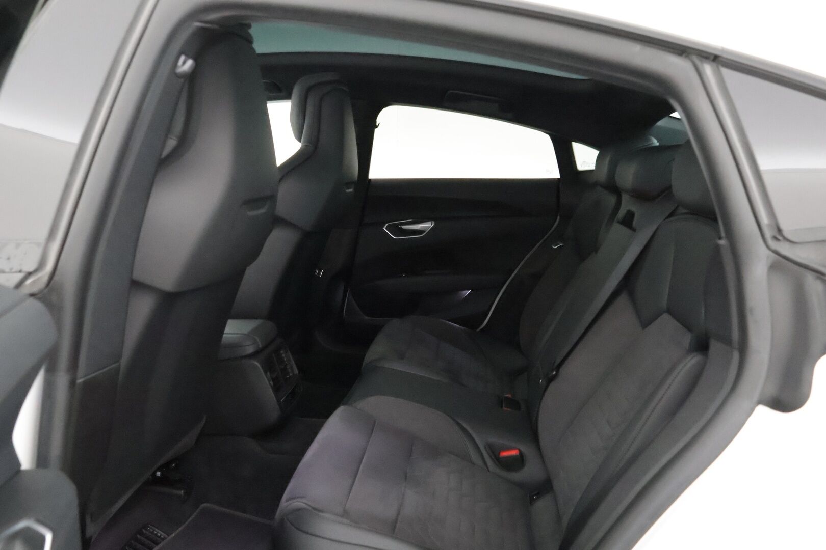 Audi e-tron GT 2022 60 quattro*Lämpöpumppu / ACC/ Ilma-alusta / Teknologia paketti / Matrix LED / Lasikatto / Nahka-alcantara Sporttipenkit* - 2,99 % KORKOTARJOUS TÄHÄN AUTOON - *Uudet kesärenkaat ja 2x alut / Suomi-auto / Supersiisti*