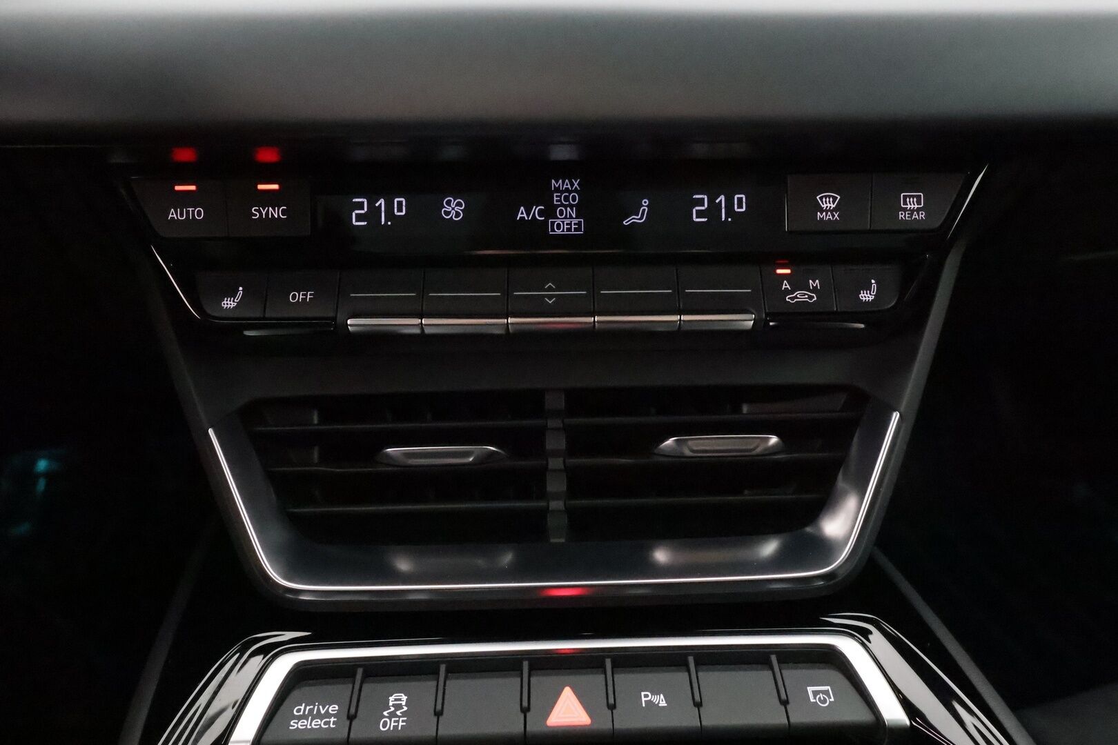 Audi e-tron GT 2022 60 quattro*Lämpöpumppu / ACC/ Ilma-alusta / Teknologia paketti / Matrix LED / Lasikatto / Nahka-alcantara Sporttipenkit* - 2,99 % KORKOTARJOUS TÄHÄN AUTOON - *Uudet kesärenkaat ja 2x alut / Suomi-auto / Supersiisti*