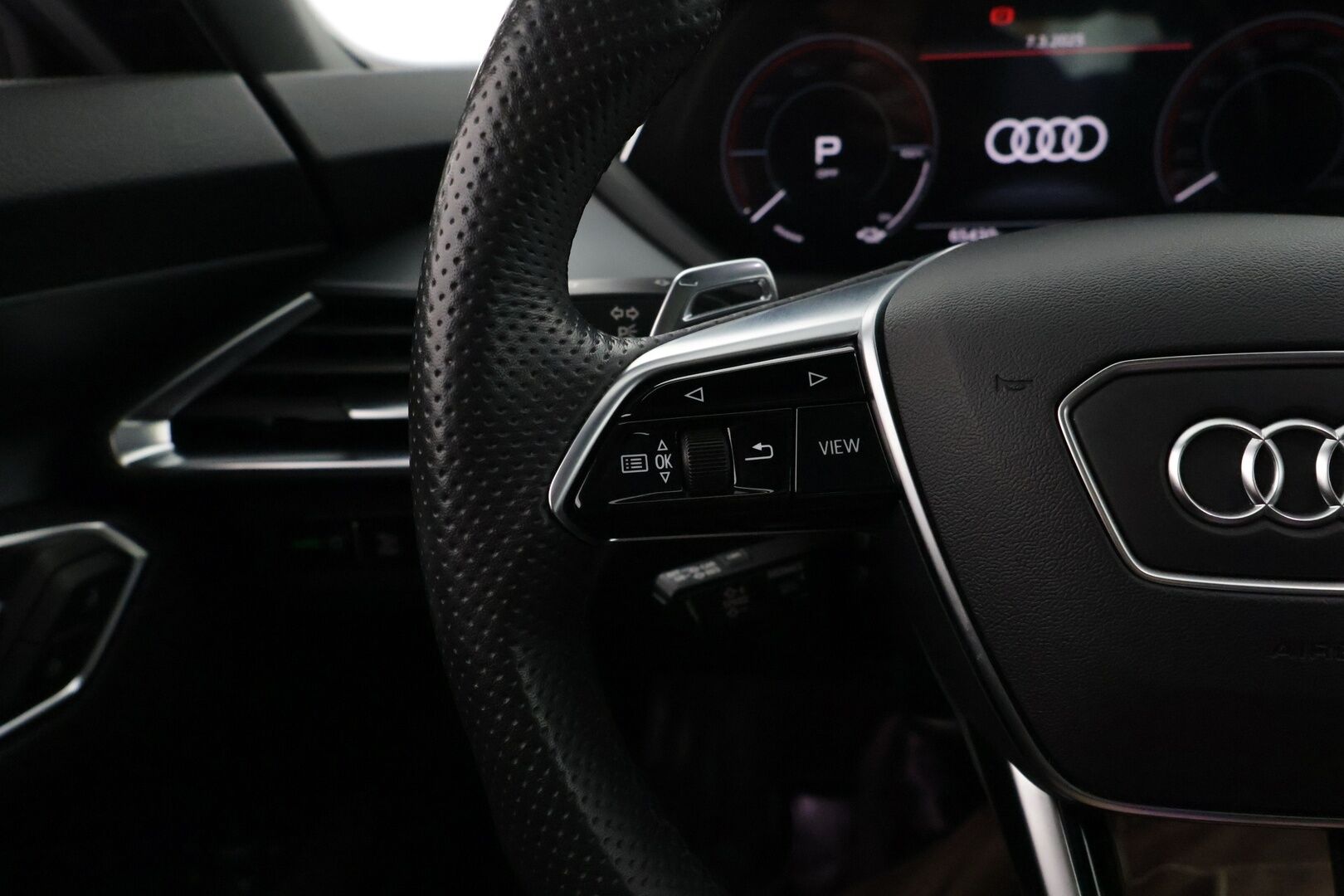 Audi e-tron GT 2022 60 quattro*Lämpöpumppu / ACC/ Ilma-alusta / Teknologia paketti / Matrix LED / Lasikatto / Nahka-alcantara Sporttipenkit* - 2,99 % KORKOTARJOUS TÄHÄN AUTOON - *Uudet kesärenkaat ja 2x alut / Suomi-auto / Supersiisti*