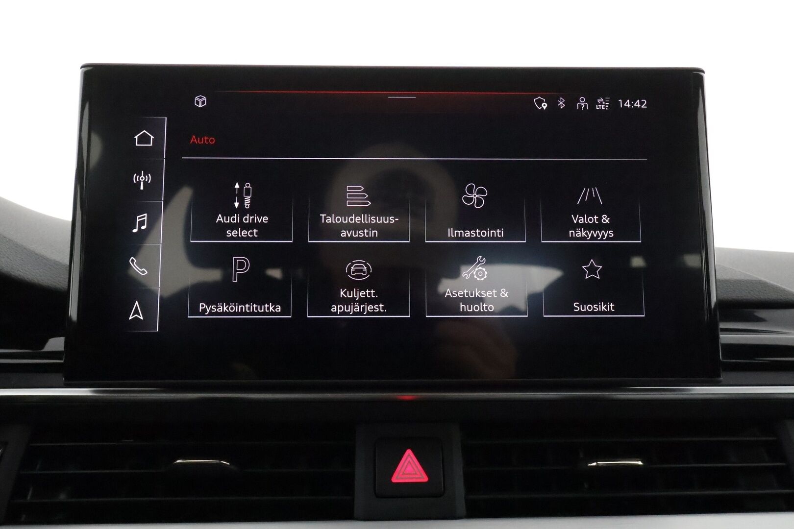 Audi A4 2021 Avant Business Advanced 40 TDI 150 kW MHEV quattro ** Digimittari / ACC / Webasto / Matrix LED / Koukku / P.kamera** - 1.om Suomi-auto / S-Line sisäpaketti / Matrix LED