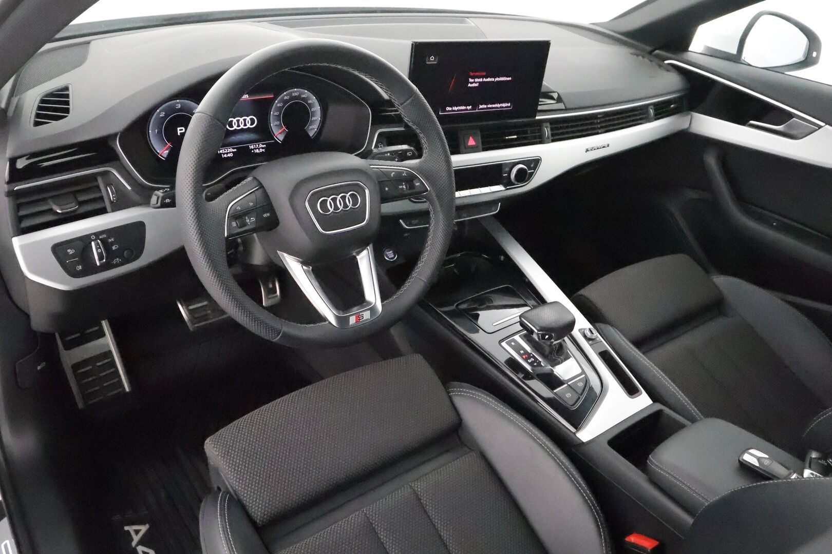 Audi A4 2021 Avant Business Advanced 40 TDI 150 kW MHEV quattro ** Digimittari / ACC / Webasto / Matrix LED / Koukku / P.kamera** - 1.om Suomi-auto / S-Line sisäpaketti / Matrix LED