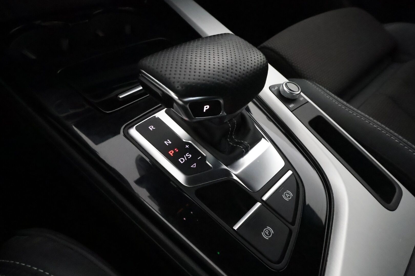 Audi A4 2021 Avant Business Advanced 40 TDI 150 kW MHEV quattro ** Digimittari / ACC / Webasto / Matrix LED / Koukku / P.kamera** - 1.om Suomi-auto / S-Line sisäpaketti / Matrix LED