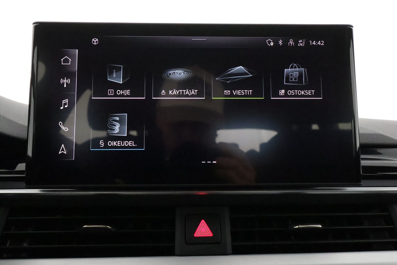 Audi A4 2021 Avant Business Advanced 40 TDI 150 kW MHEV quattro ** Digimittari / ACC / Webasto / Matrix LED / Koukku / P.kamera** - 1.om Suomi-auto / S-Line sisäpaketti / Matrix LED