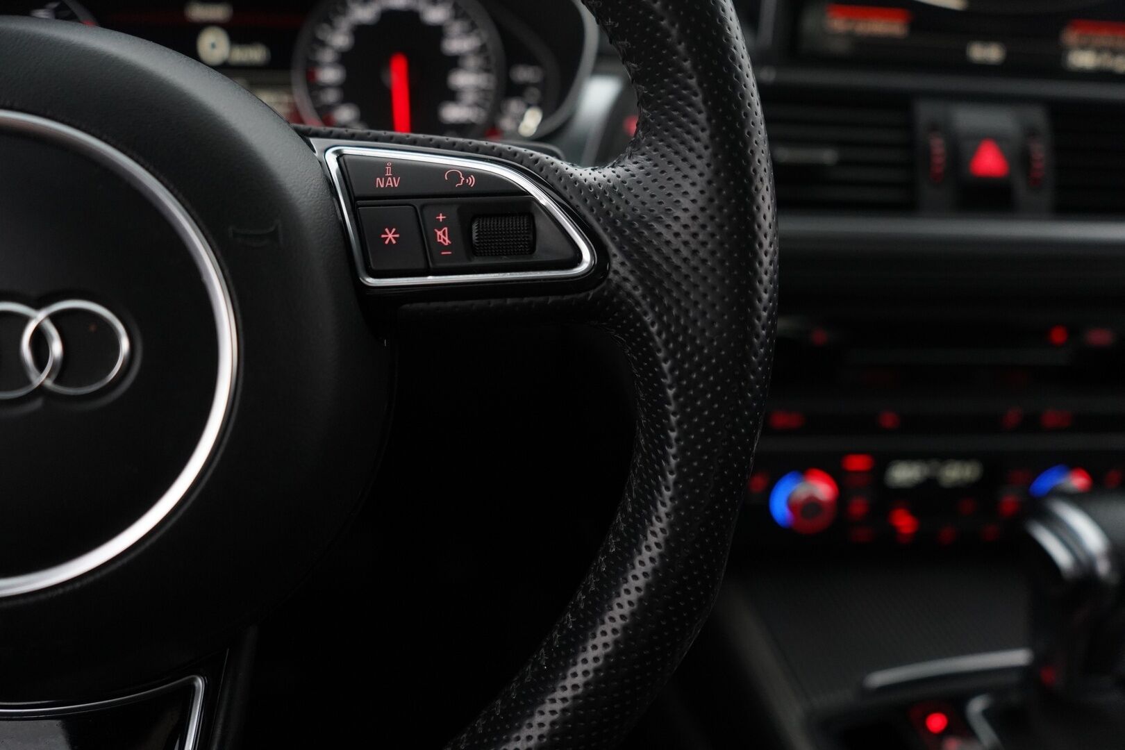 Audi A7 2014 3,0 V6 TFSI Business S-line quattro S tronic Start-Stop *Bose / Nahat / Koukku / S.kontti / Kattoluukku* - Kahdet renkaat alumiinivantein / Juuri huollettu / Mekatroniikka uusittu / Juuri katsastettu